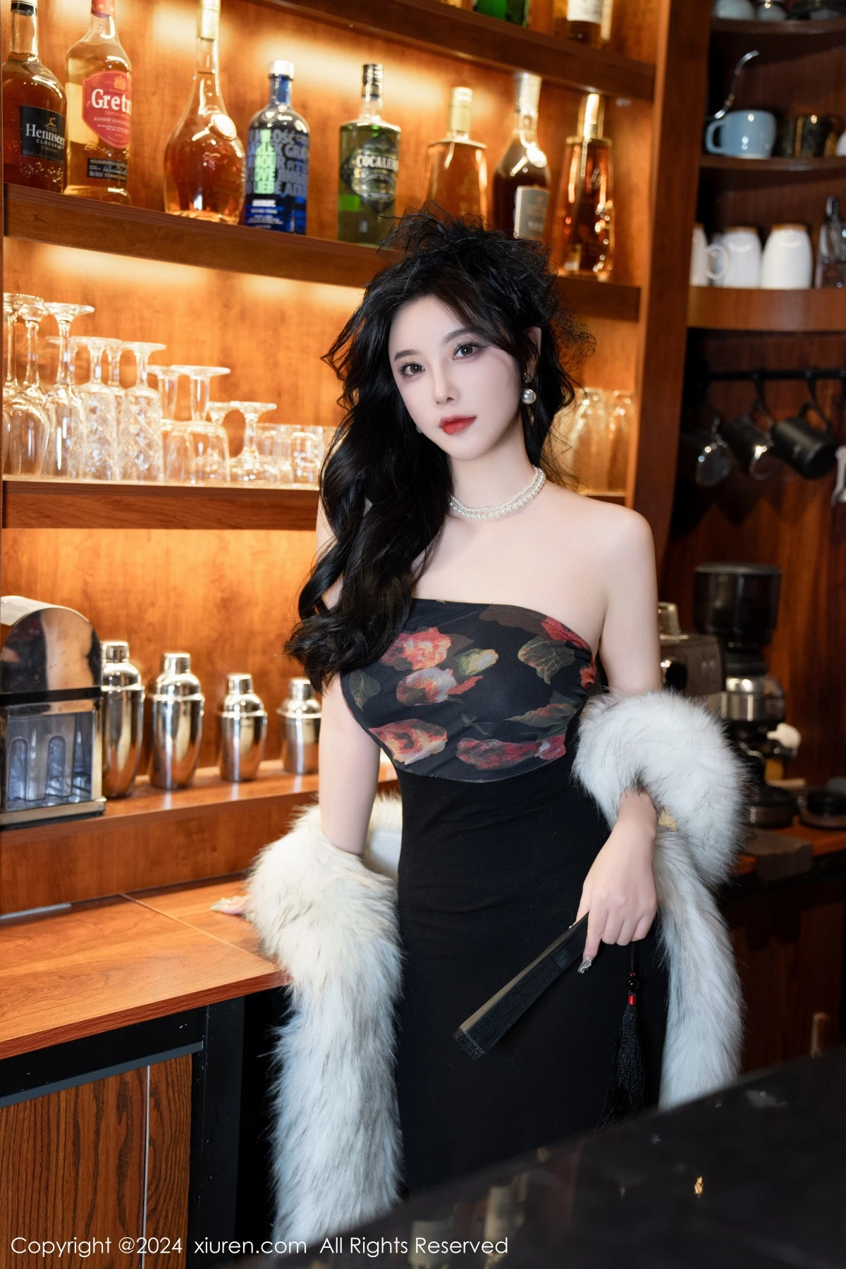 女神杨晨晨Yome性感深色露肩连衣短裙配黑丝吊袜完美诱惑写真90P-第1章-图片2