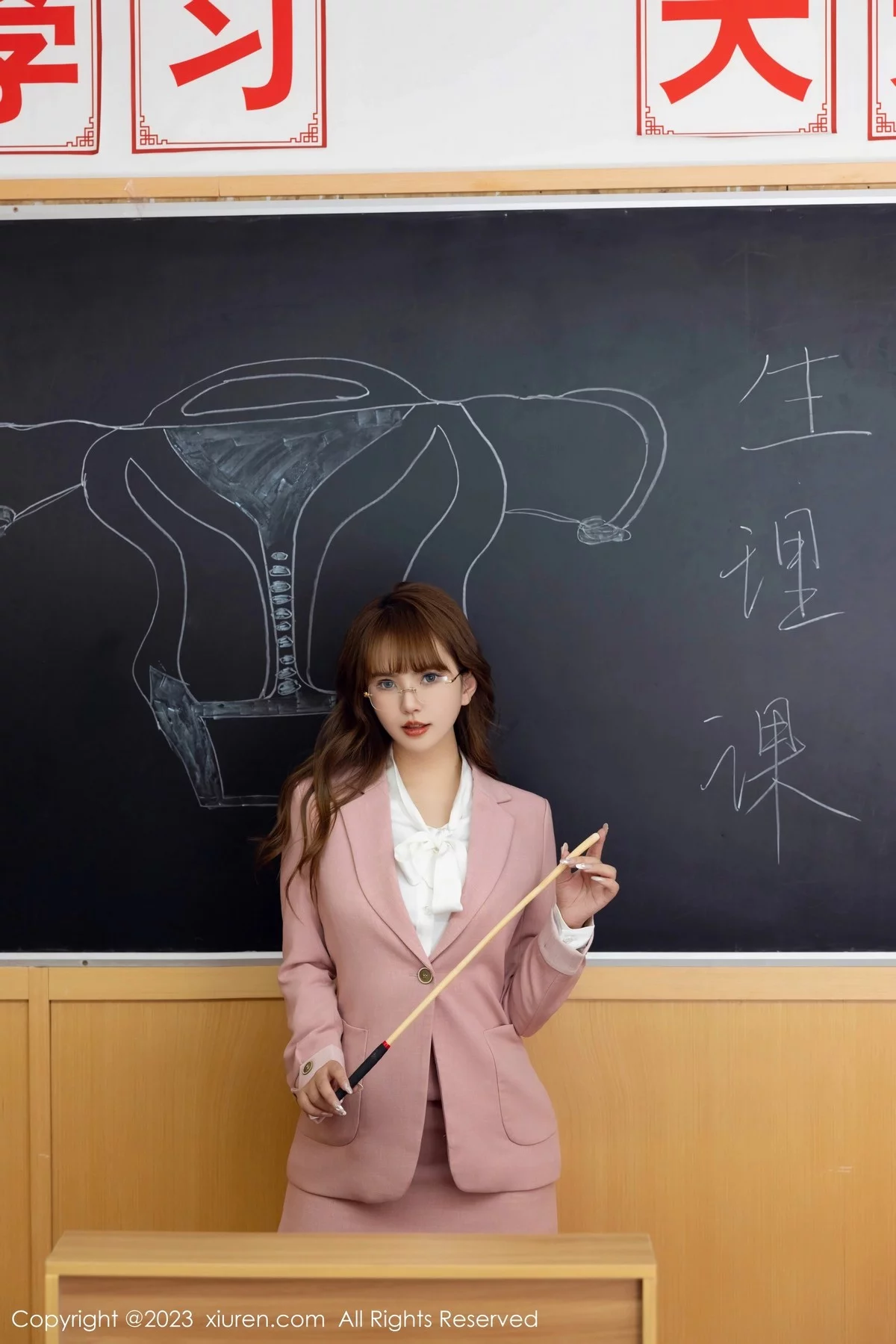 模特张思允Nice性感粉色短裙套装配超薄肉丝秀翘臀美腿诱惑写真93P-第1章-图片1