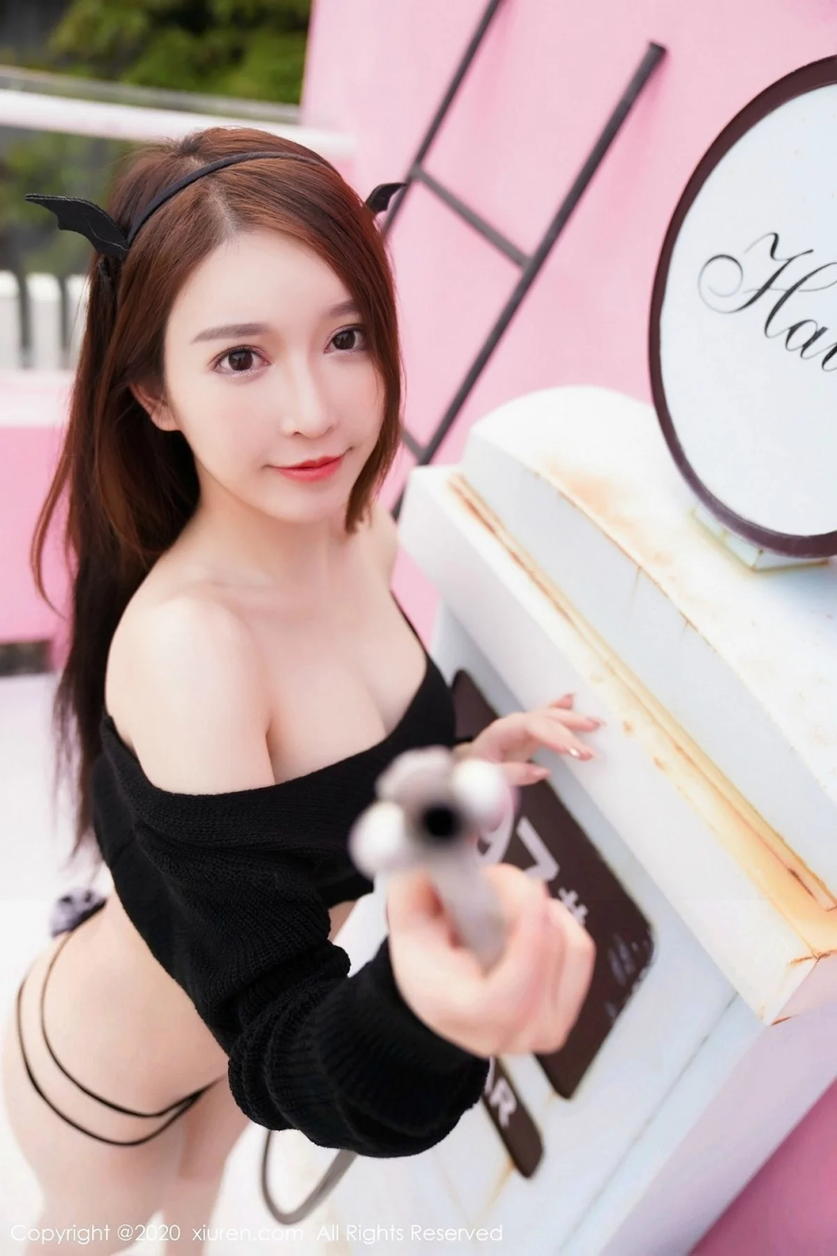 嫩模玉兔miki三亚旅拍户外撩衣真空露豪乳半球极致诱惑写真45P-第1章-图片2