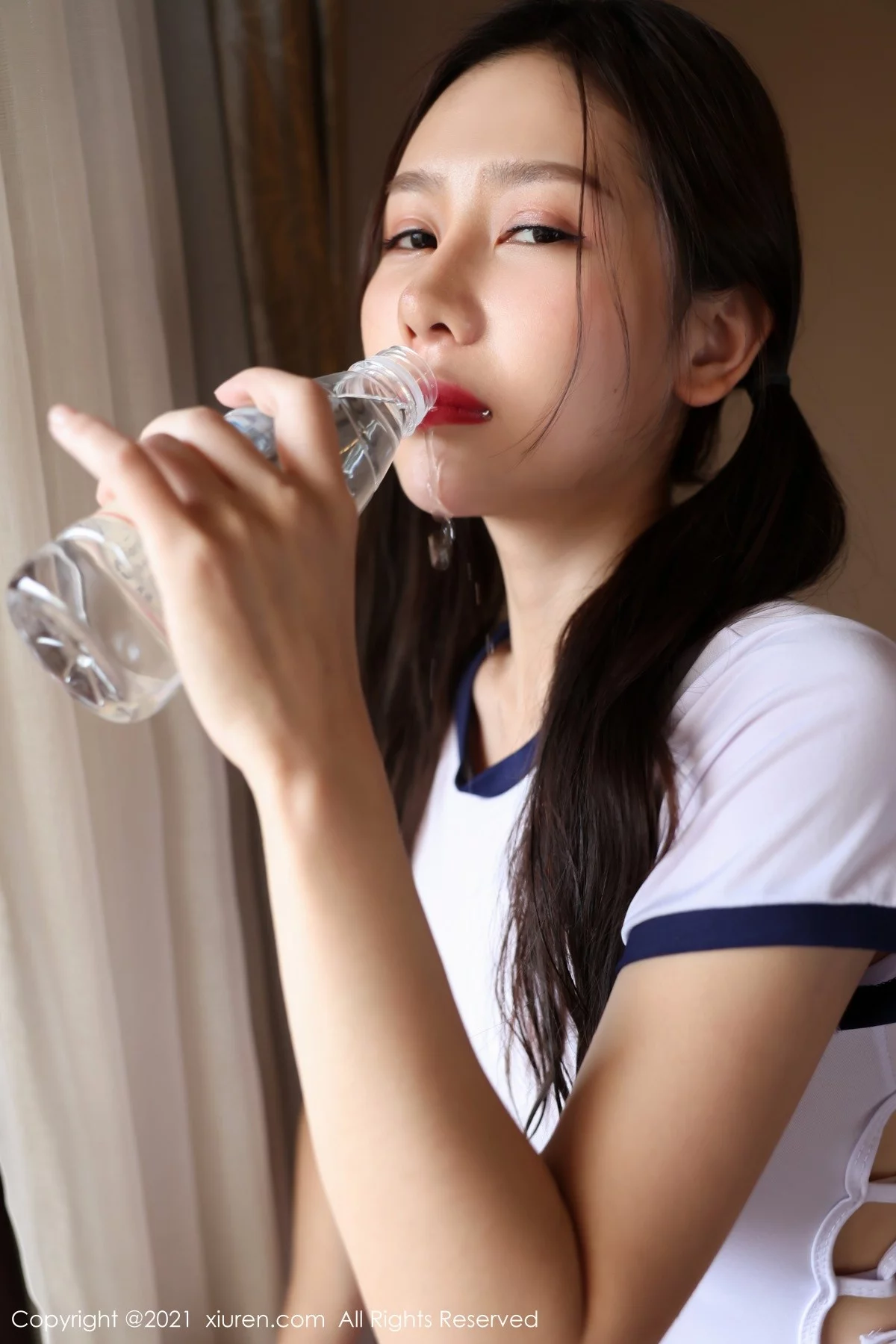 嫩模尹甜甜温泉洗浴主题白色学生连体衣湿身秀火辣身材诱惑写真49P-第1章-图片3