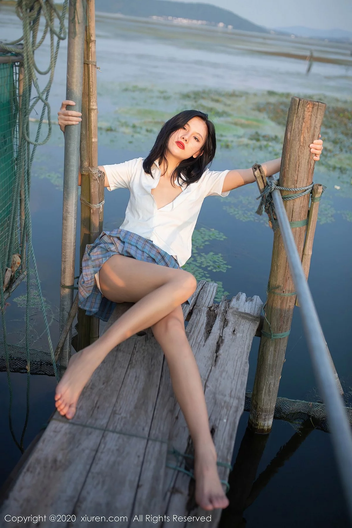 女神就是阿朱啊海边渔村主题半撩短裙脱内裤秀翘臀诱惑写真51P-第1章-图片3