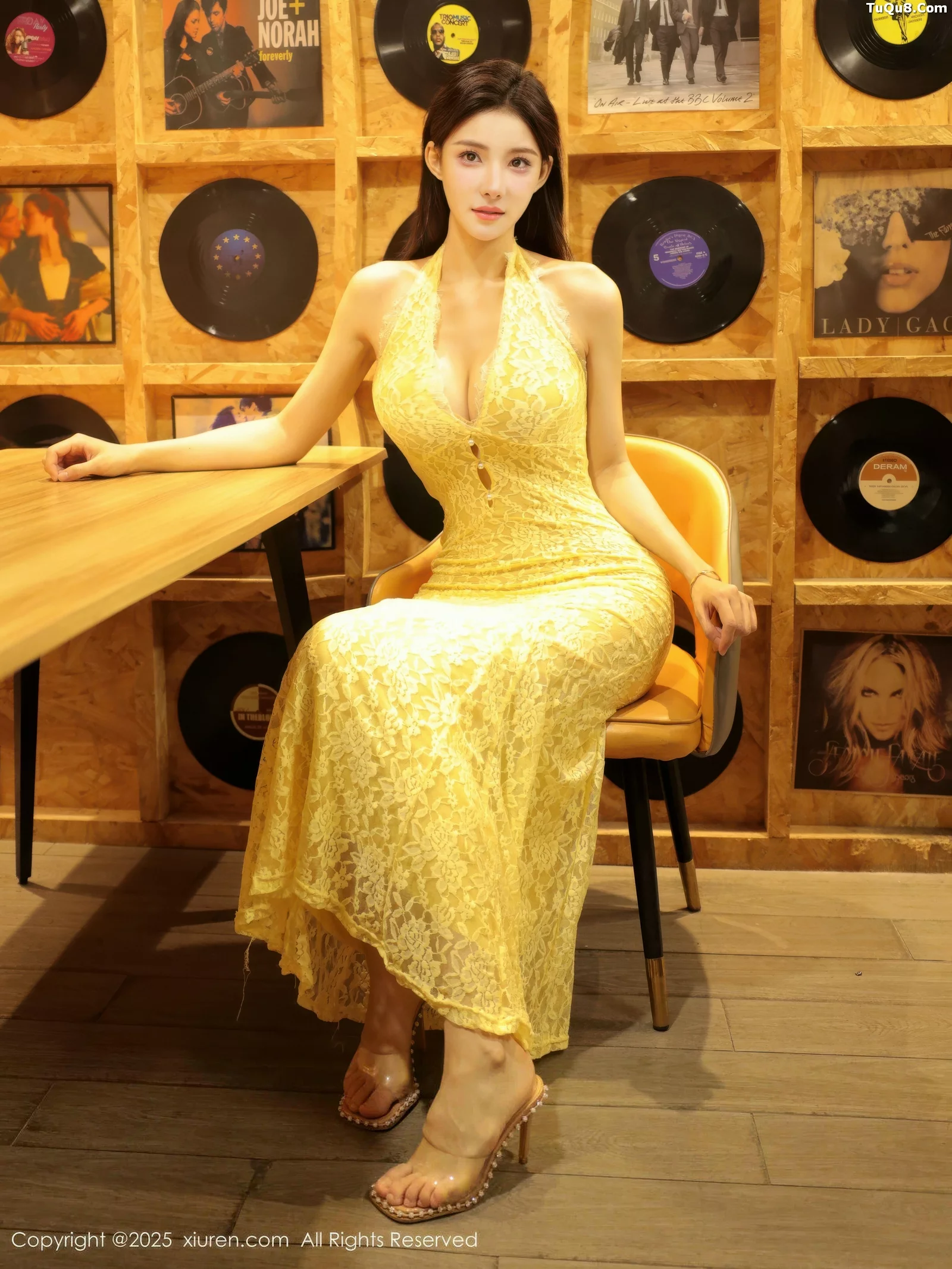 模特梨霜儿性感黄色蕾丝连衣长裙半脱秀高挑丰腴身材诱惑写真78P-第1章-图片1