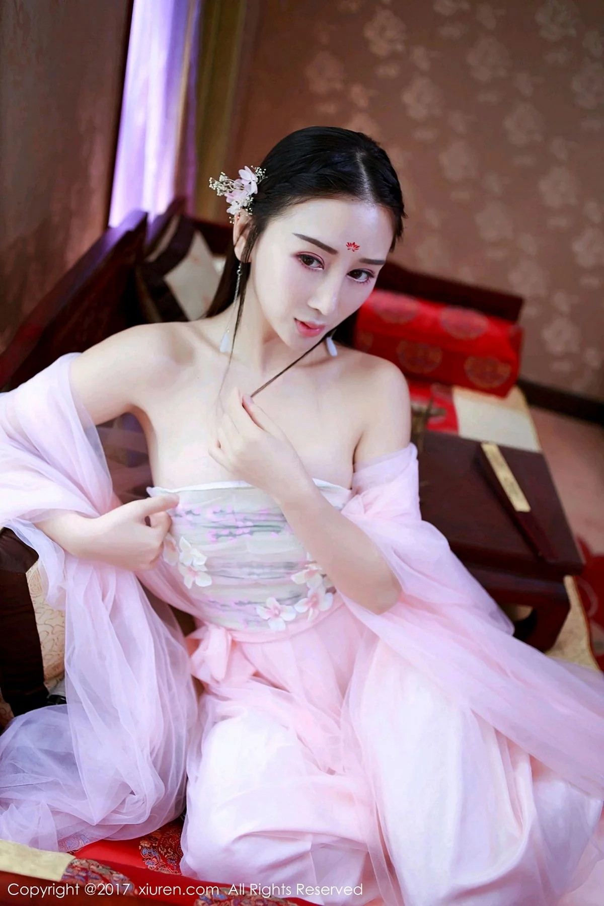 嫩模邹晶晶古典装粉色薄纱裙半脱血滴子遮点豪乳诱惑写真57P-第1章-图片2