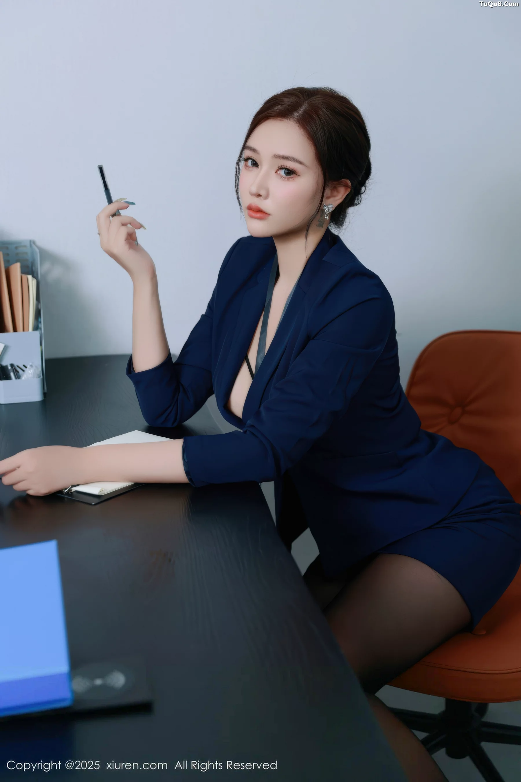 模特娜比深色OL服饰露红色内衣配超薄黑丝秀凹凸身材诱惑写真75P-第1章-图片1