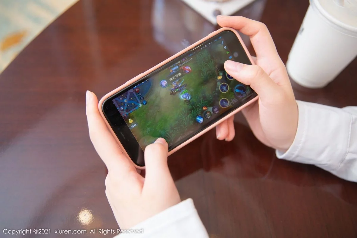 模特一颗甜蛋黄a私房脱白衬衣黑短裙露蕾丝吊袜撩人诱惑写真78P-第1章-图片2