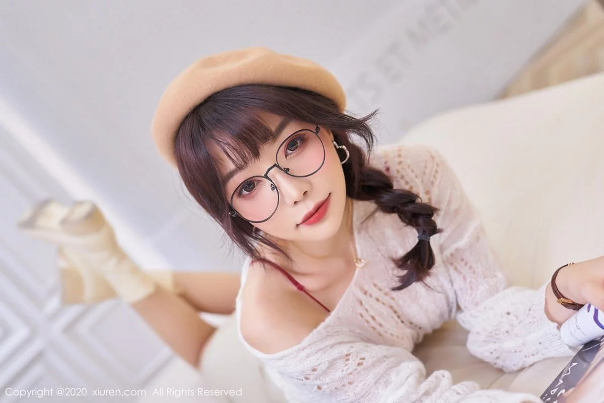 女神芝芝Booty草帽眼镜OL主题性感红色内衣配肉丝裤袜诱惑写真84P-第1章-图片2