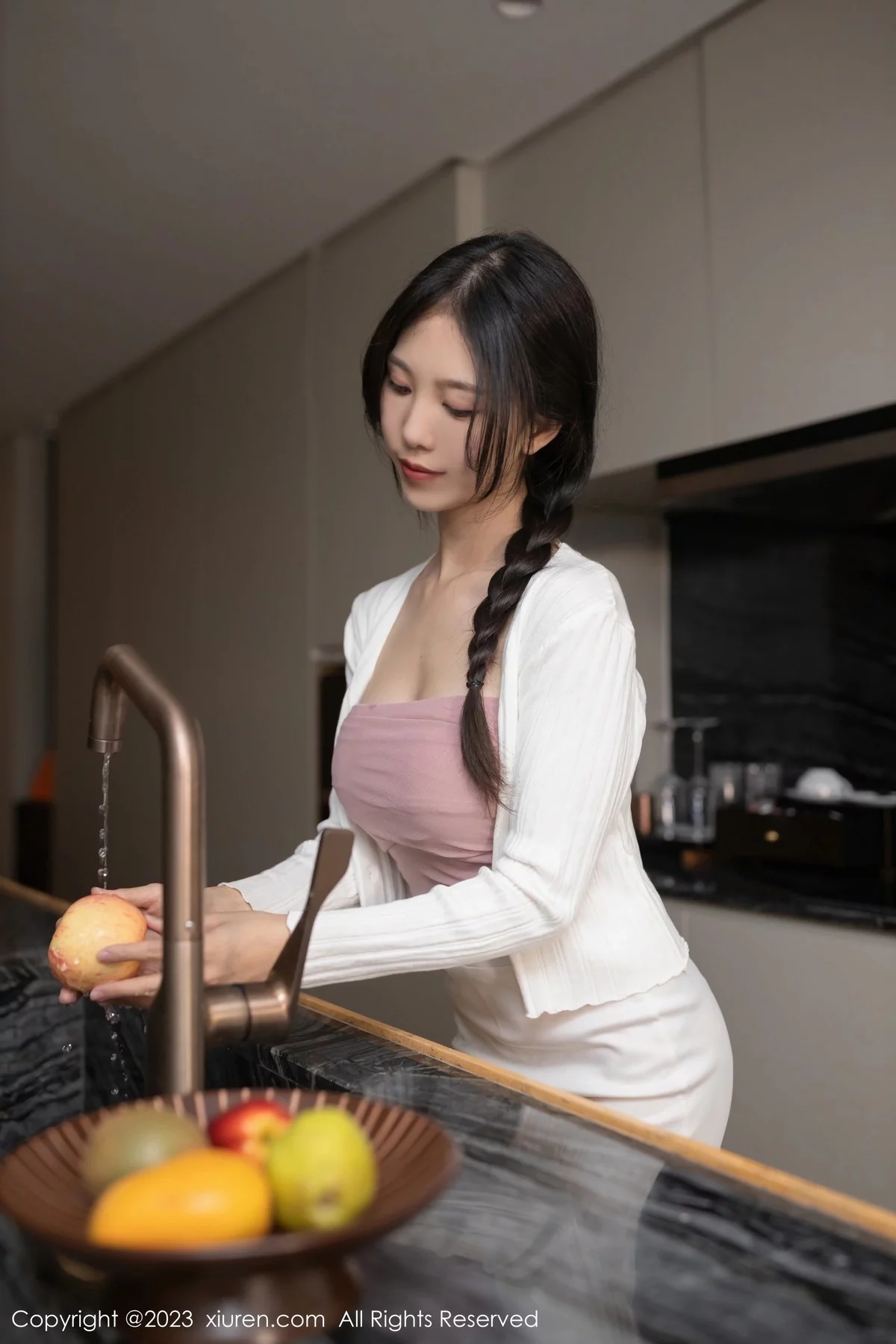 模特利世私房性感白色衣配白短裙露粉色蕾丝内裤惹火诱惑写真69P-第1章-图片2