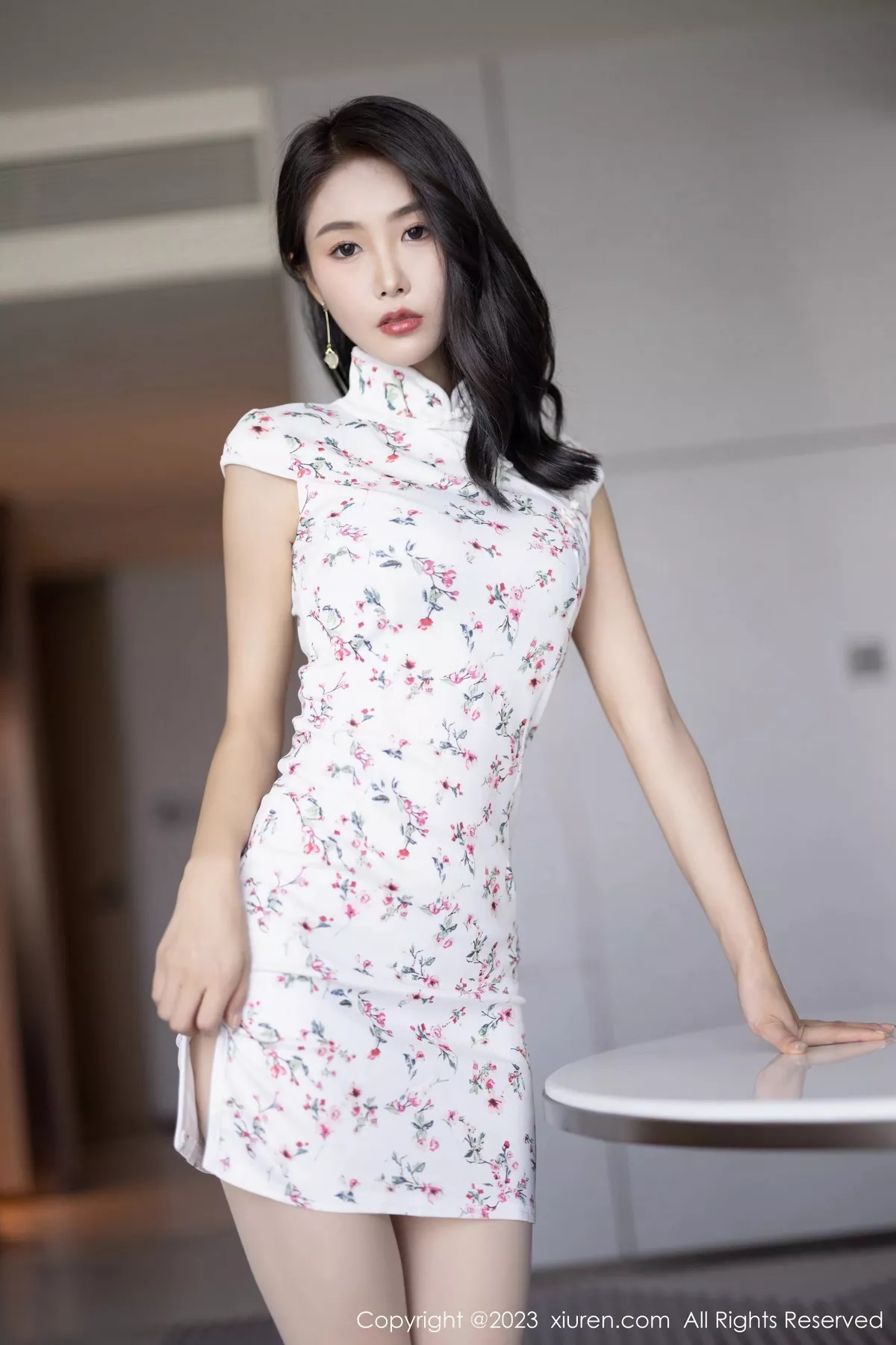 模特苏苏阿白色旗袍露咖啡色内衣配原色丝袜秀柔美身姿诱惑写真87P-第1章-图片3