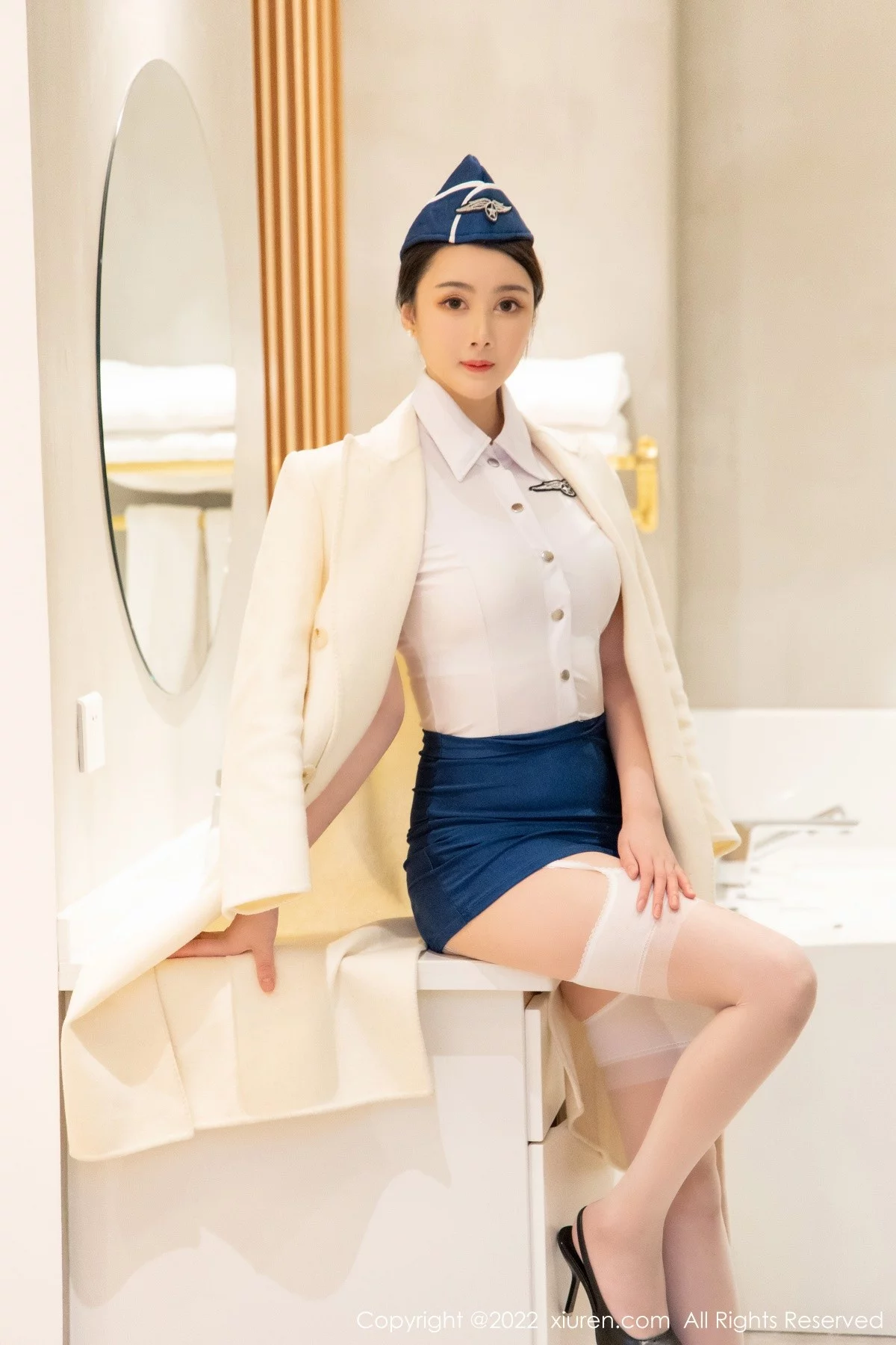 模特Summer宝宝性感空姐制服蓝色短裙下白丝吊袜撩人诱惑写真60P-第1章-图片2