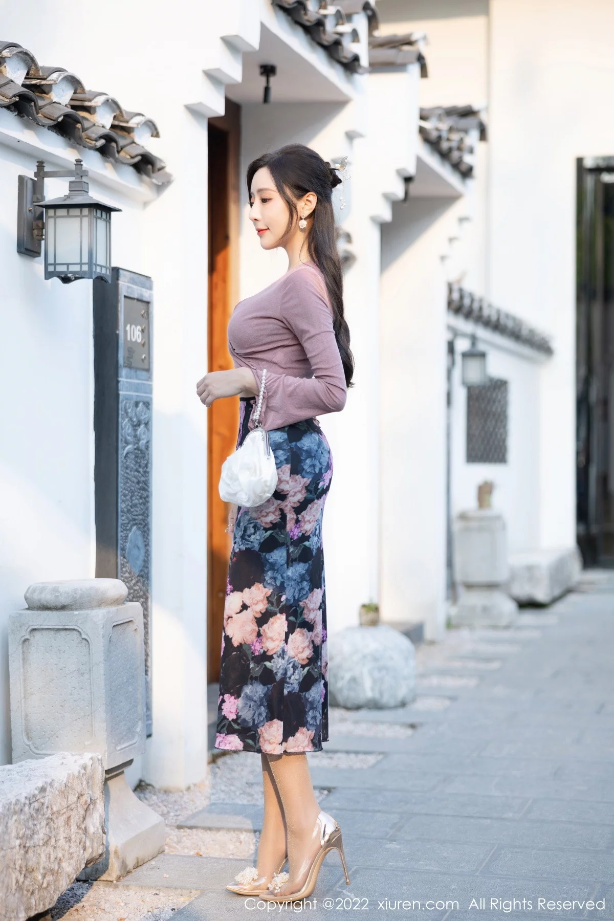 女神王馨瑶yanni粉灰色上衣配花色长裙露蕾丝内衣撩人诱惑写真82P-第1章-图片1