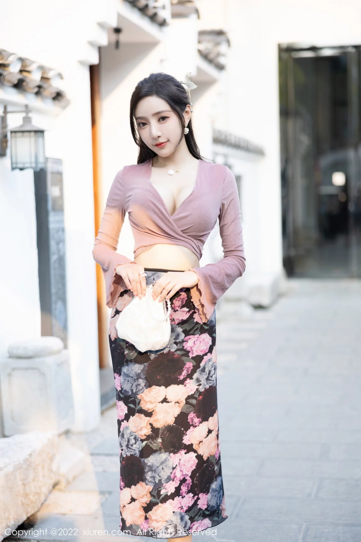 女神王馨瑶yanni粉灰色上衣配花色长裙露蕾丝内衣撩人诱惑写真82P-第1章-图片2