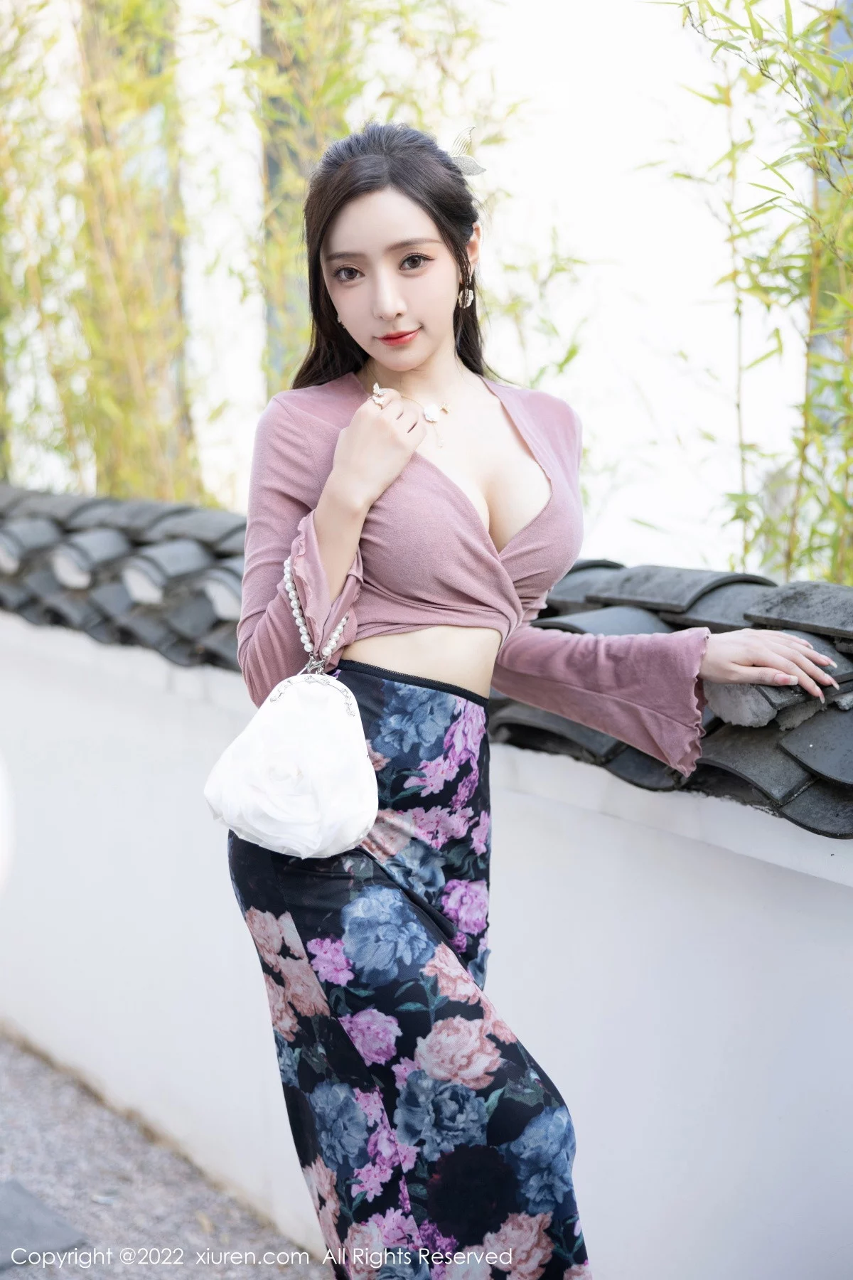 女神王馨瑶yanni粉灰色上衣配花色长裙露蕾丝内衣撩人诱惑写真82P-第1章-图片3