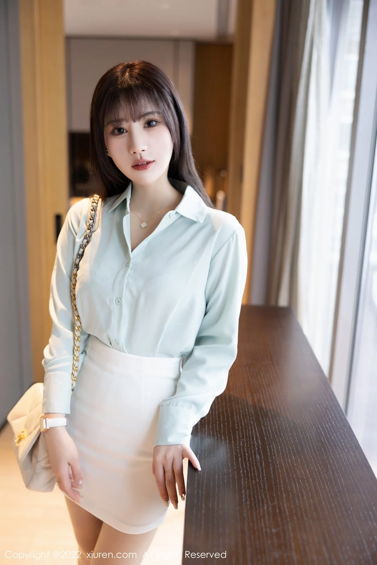 模特张欣欣淡蓝色上衣配白短裙露性感内衣配原色丝袜诱惑写真80P-第1章-图片1