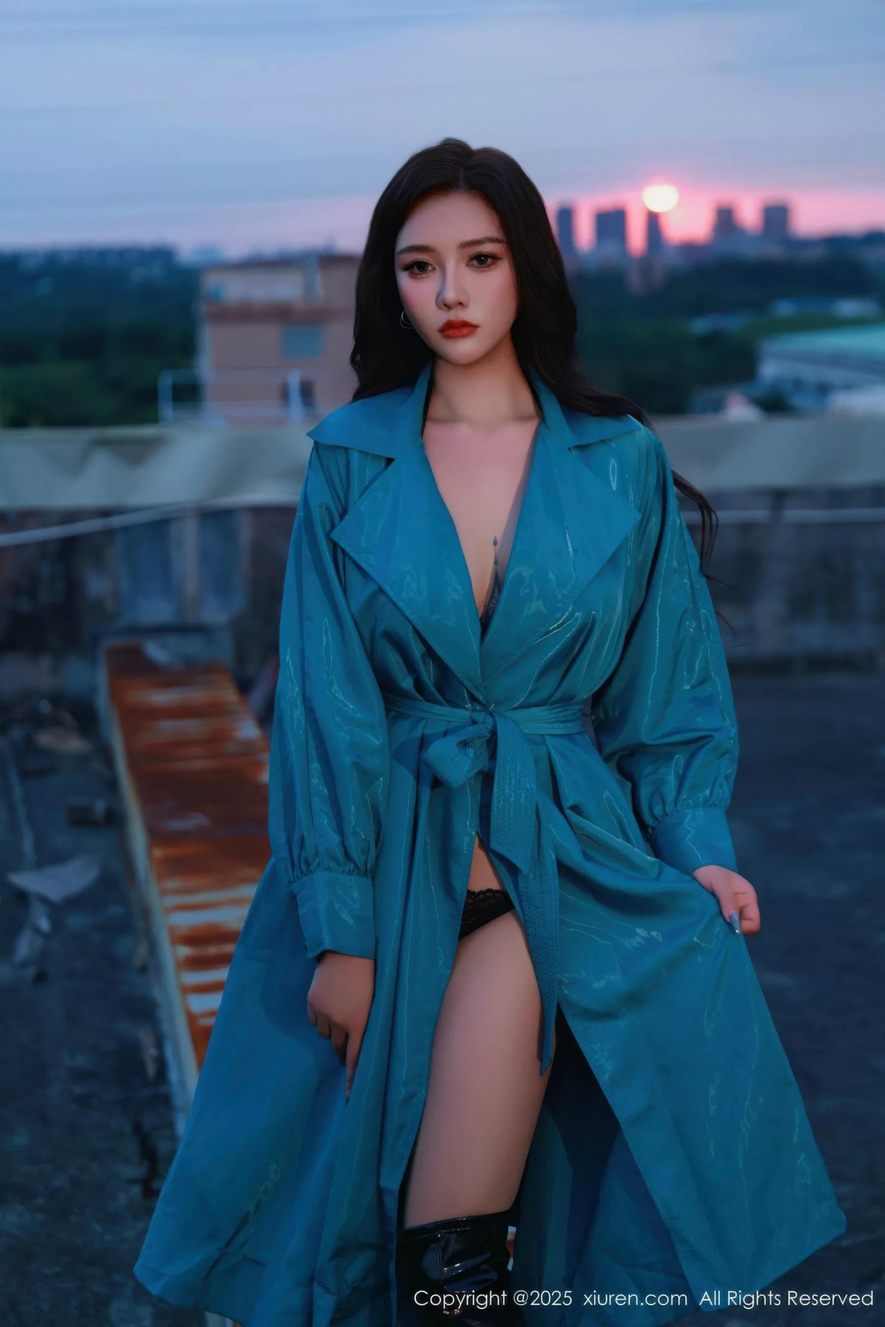 模特娜比性感蓝色风衣露黑色蕾丝情趣内衣秀凹凸身材诱惑写真82P-第1章-图片4