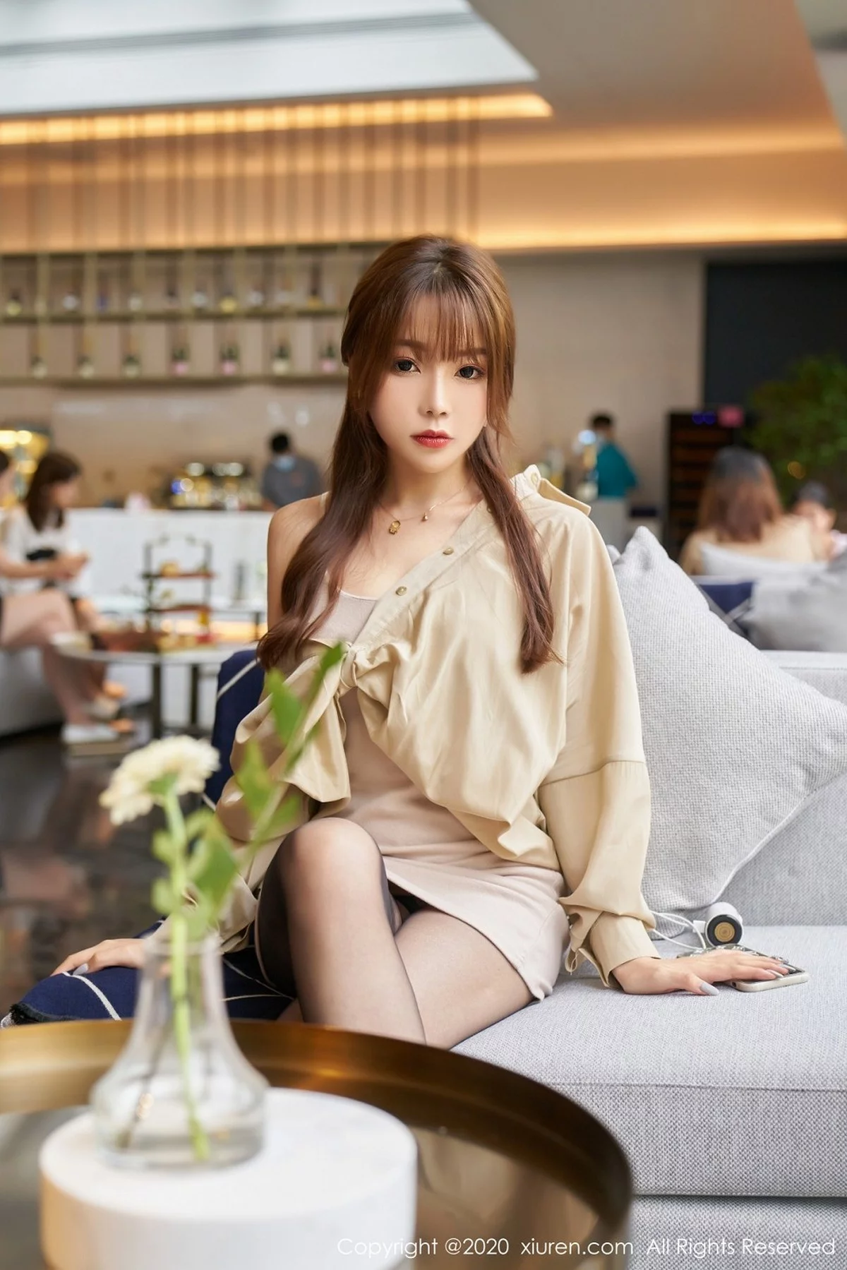 女神芝芝Booty私房香槟色衬衫配开档黑丝裤袜撩人诱惑写真53P-第1章-图片1