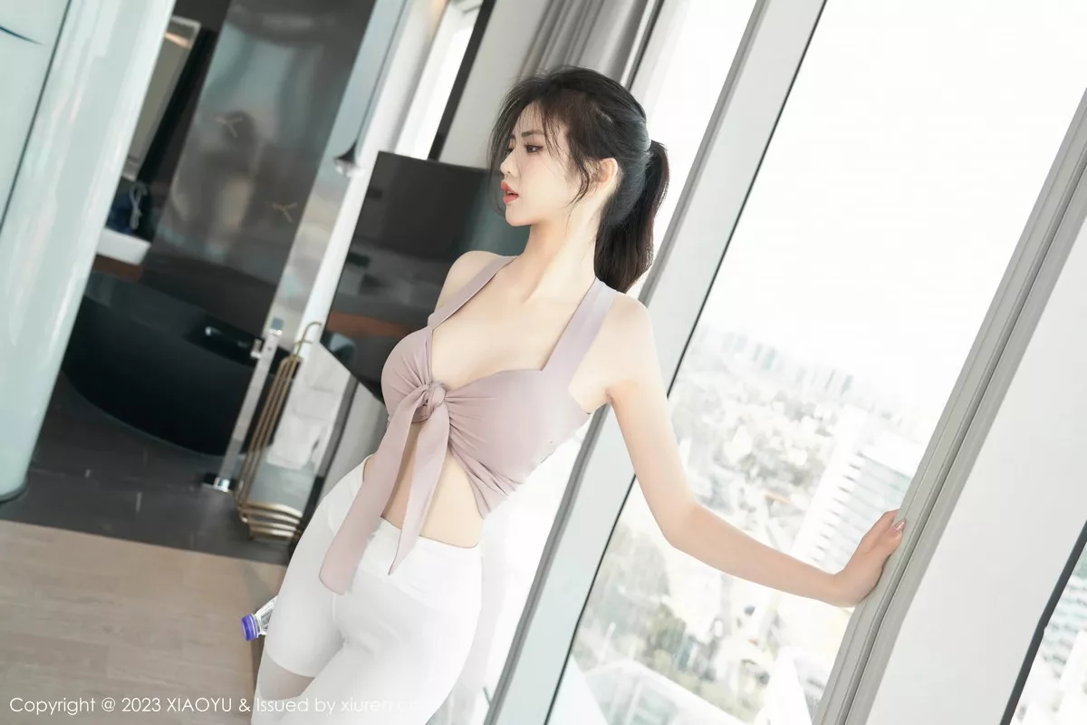 模特浅浅Danny粉灰色上衣配简约白色长裤秀曼妙身姿诱惑写真82P-第1章-图片1