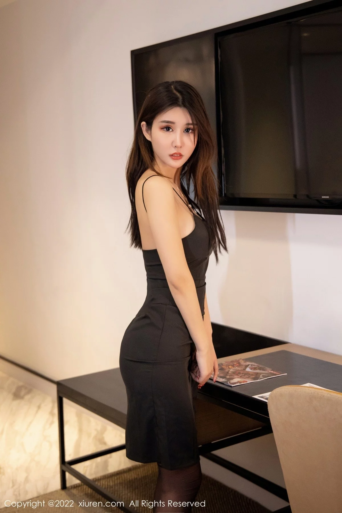 模特夏沫沫tifa黑色清透吊带裙配黑丝袜半脱秀完美身材诱惑写真47P-第1章-图片1