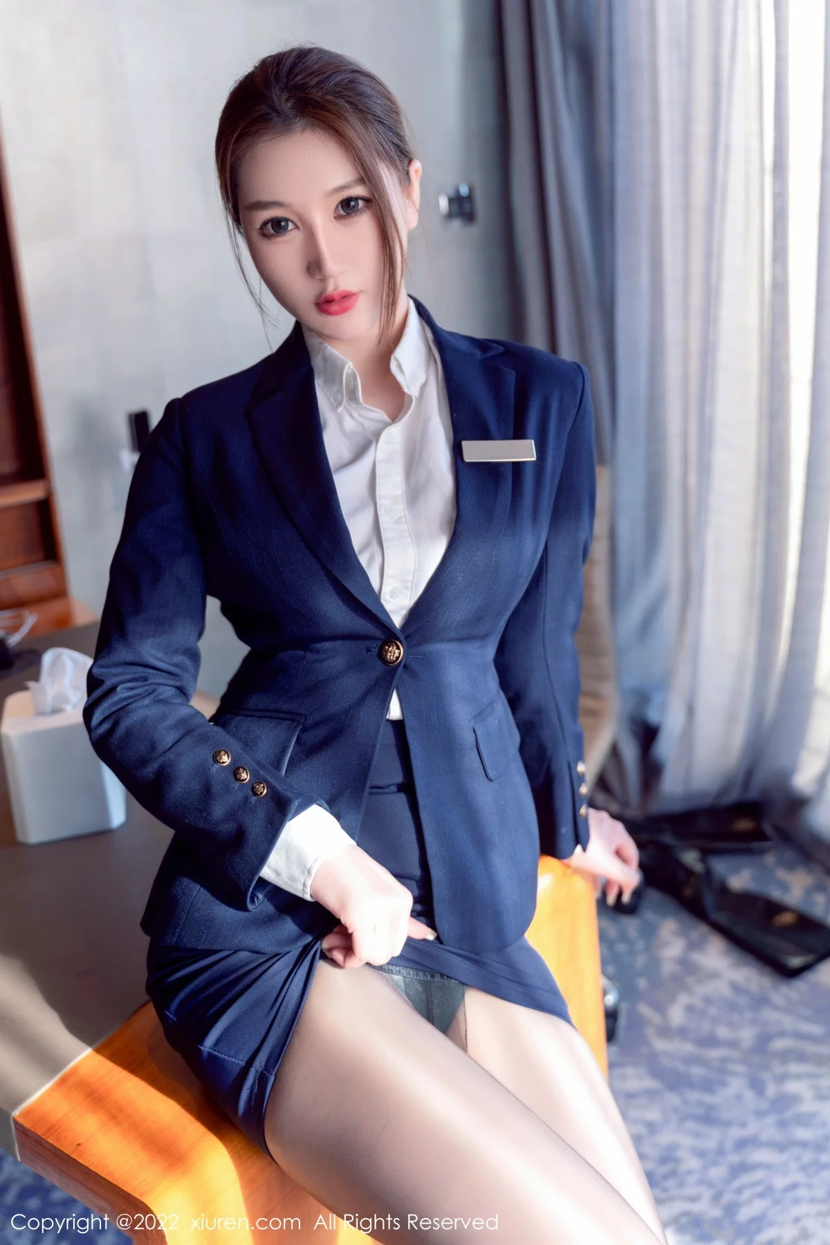 模特顾乔楠Cora脱蓝色制服露性感内衣配超薄无内黑丝诱惑写真72P-第1章-图片2