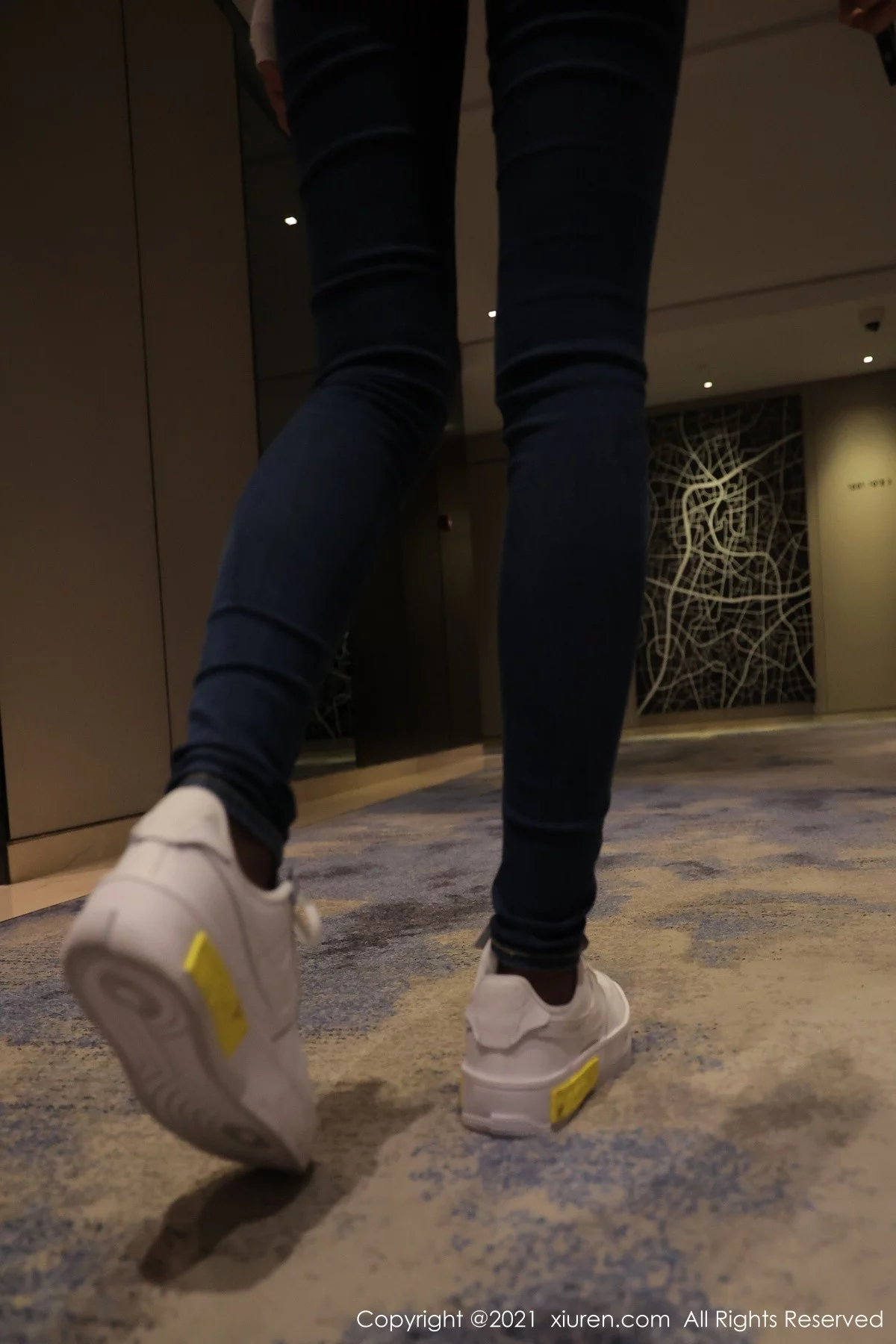 新人模特蓝莓FY私房脱牛仔裤露超薄黑丝丁字裤秀翘臀诱惑写真83P-第1章-图片3