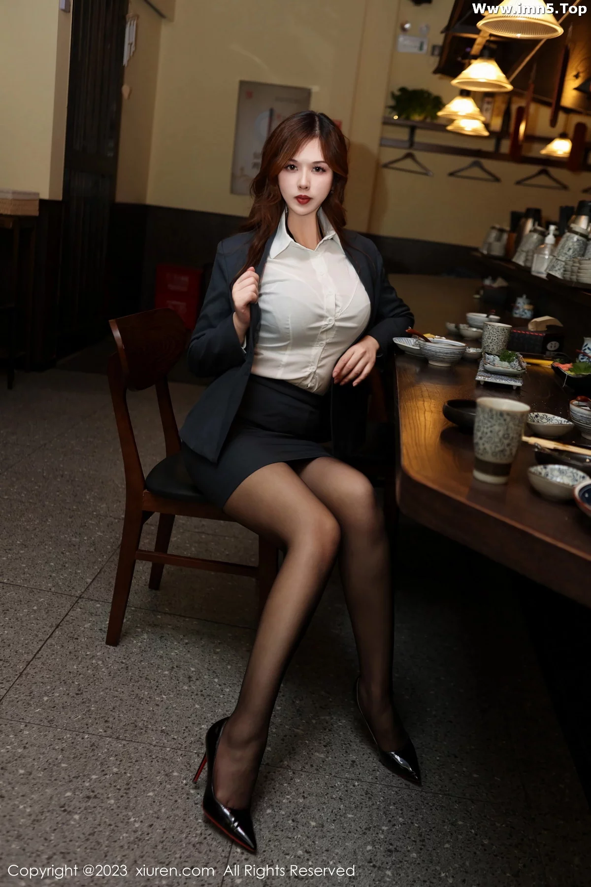 模特月野兔美妞性感深色职业装露黑色内衣秀曼妙身姿诱惑写真82P-第1章-图片2