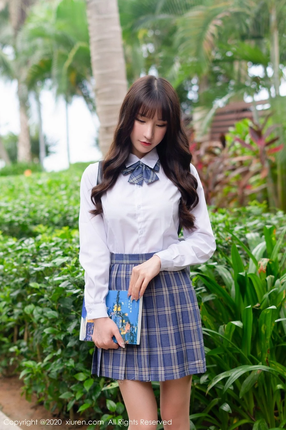 女神周于希Sandy三亚旅拍清纯学生制服半脱露性感内衣诱惑写真68P-第1章-图片1