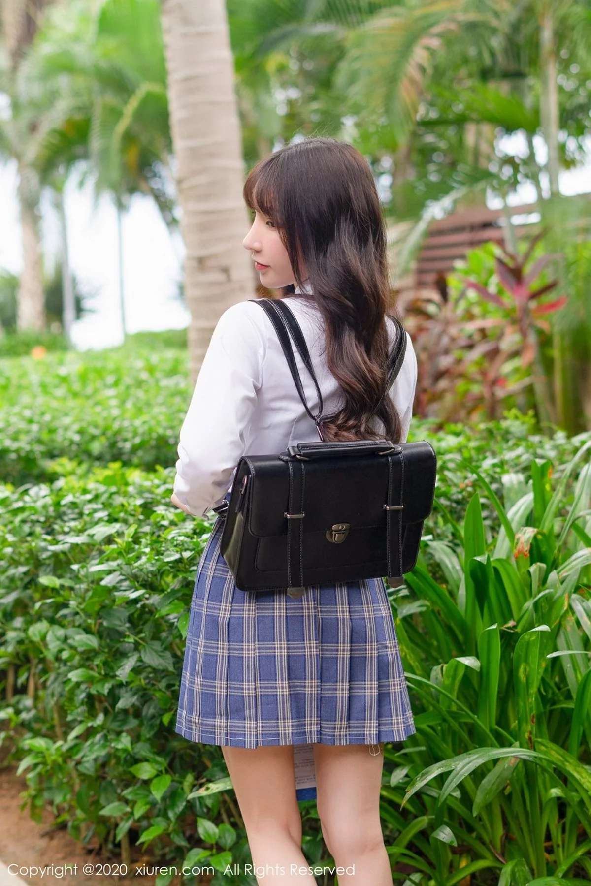 女神周于希Sandy三亚旅拍清纯学生制服半脱露性感内衣诱惑写真68P-第1章-图片2