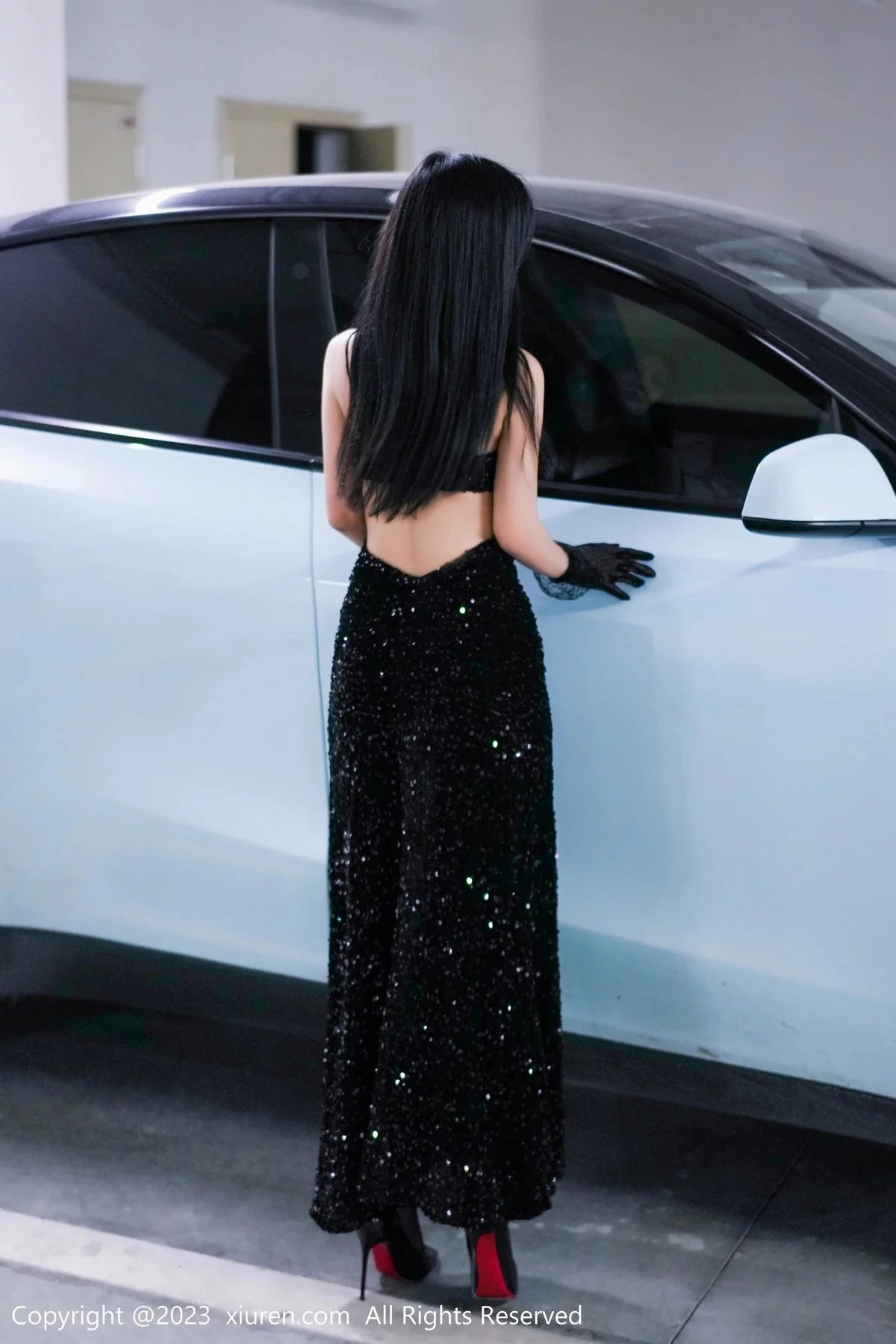 模特laura阿姣尾随拍摄主题性感黑色吊带裙秀曼妙身姿诱惑写真69P-第1章-图片1