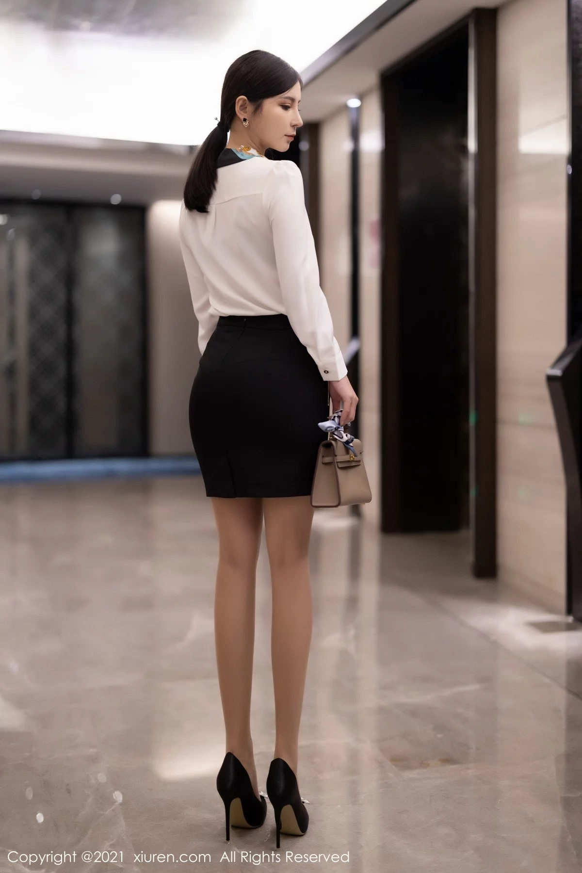 模特小蛮妖Yummy深圳旅拍靓丽制服OL主题露性感内衣诱惑写真70P-第1章-图片2