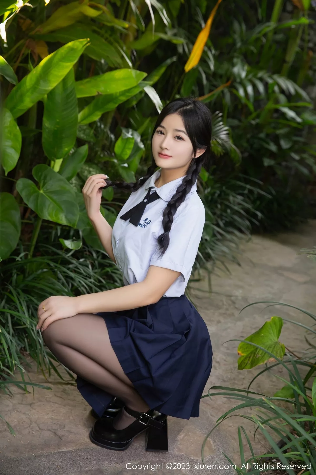 模特谭小灵性感白T配蓝短裙露浅色蕾丝内衣秀惹火身材诱惑写真76P-第1章-图片2