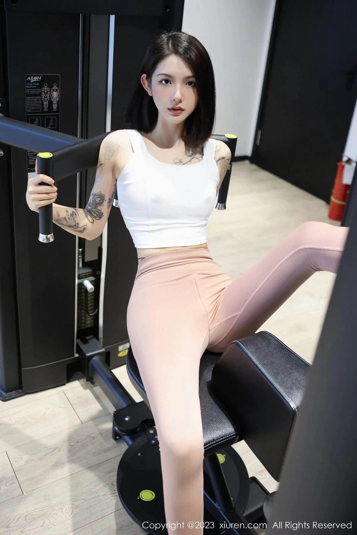 模特乔一一健身场景性感白色运动内衣配淡红丝袜撩人诱惑写真82P-第1章-图片3