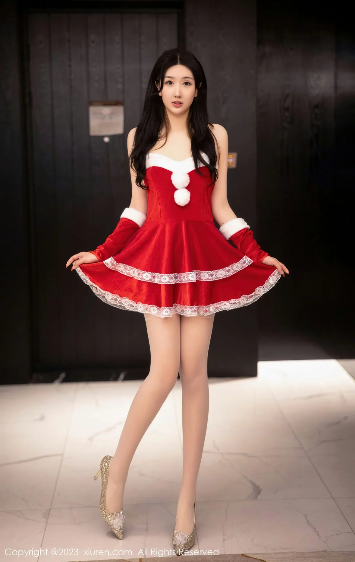 模特江真真性感红色贺新年服配白色蕾丝袜秀白嫩美腿迷人写真87P-第1章-图片1