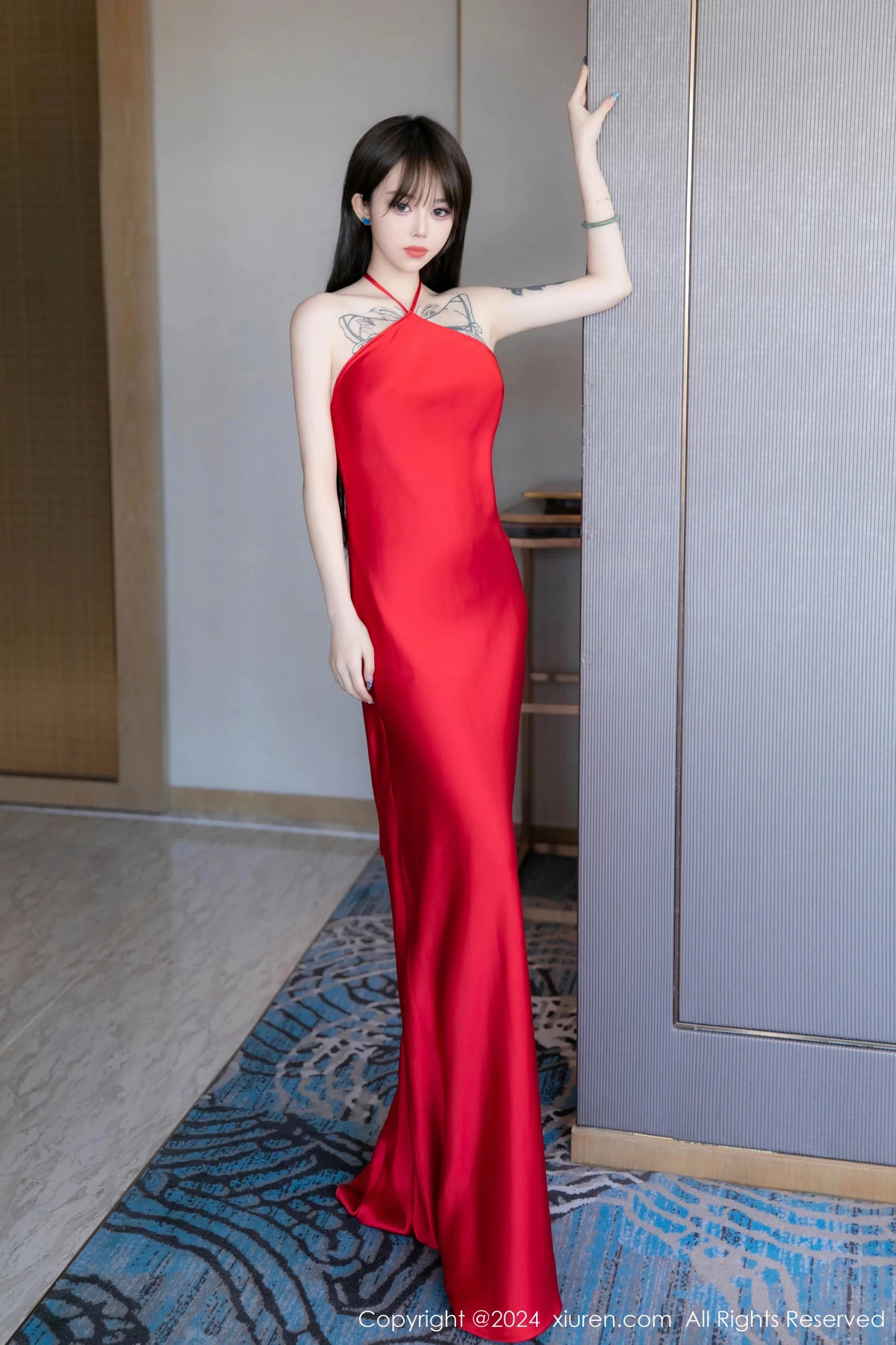 模特奶瓶性感红色长裙露黑色内衣配超薄黑丝秀曼妙身姿诱惑写真90P-第1章-图片1