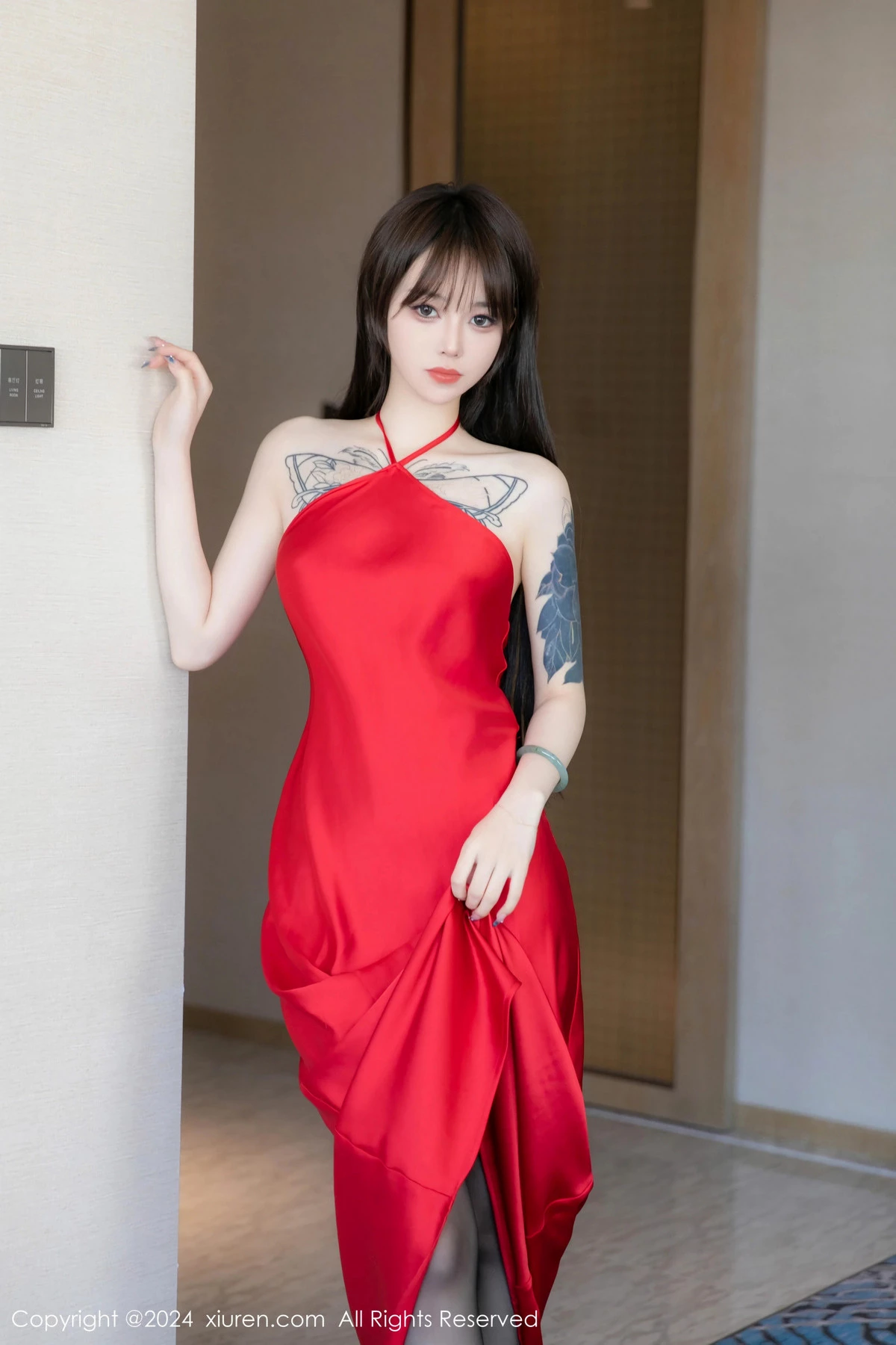 模特奶瓶性感红色长裙露黑色内衣配超薄黑丝秀曼妙身姿诱惑写真90P-第1章-图片2