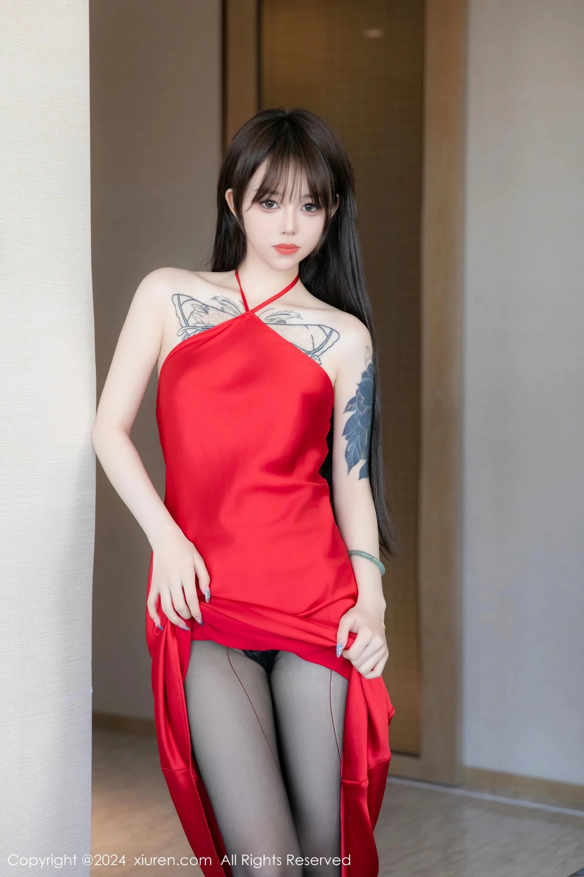 模特奶瓶性感红色长裙露黑色内衣配超薄黑丝秀曼妙身姿诱惑写真90P-第1章-图片3