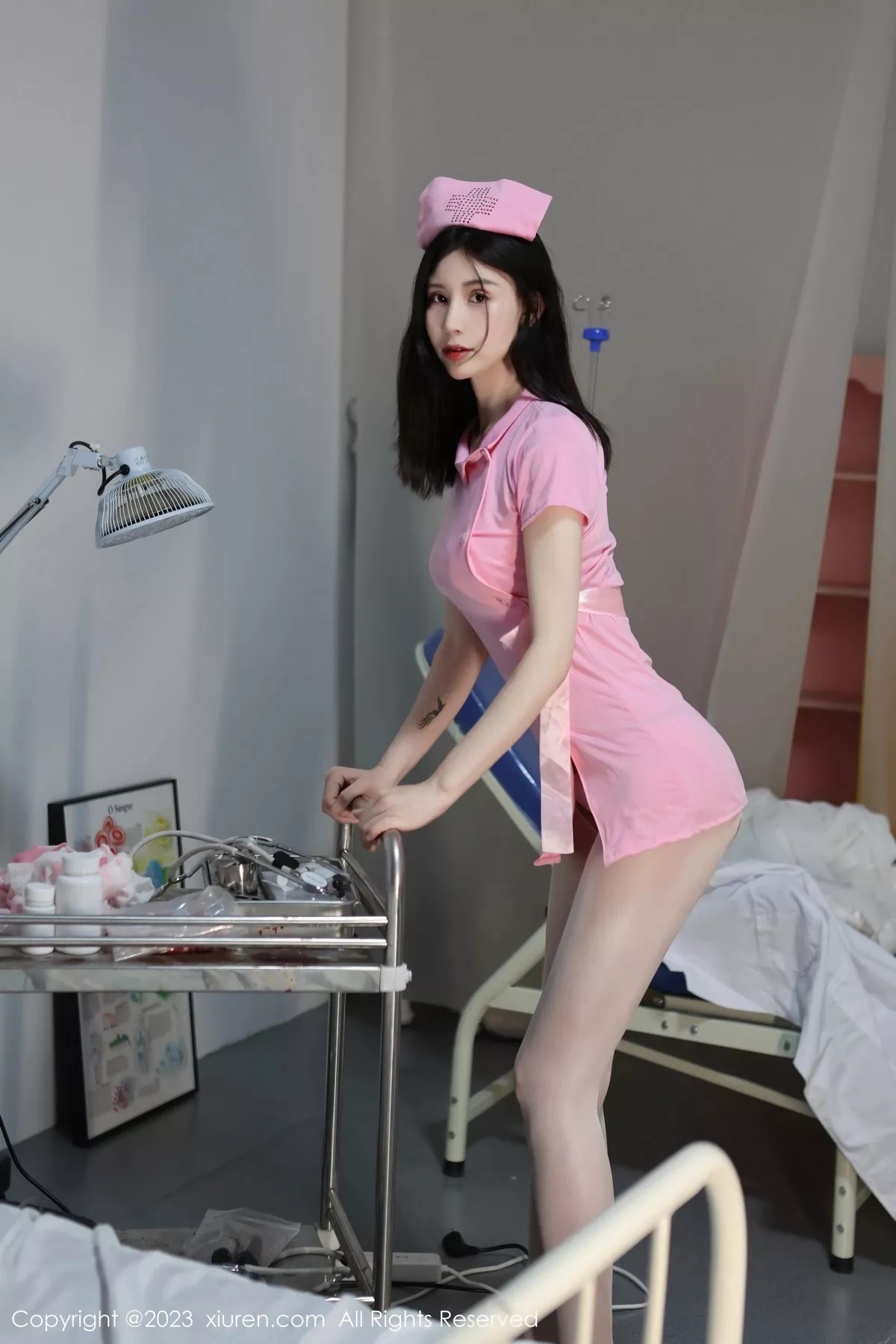 模特曼柔脱粉色情趣护士服露白色蕾丝内衣配开档肉丝诱惑写真60P-第1章-图片1