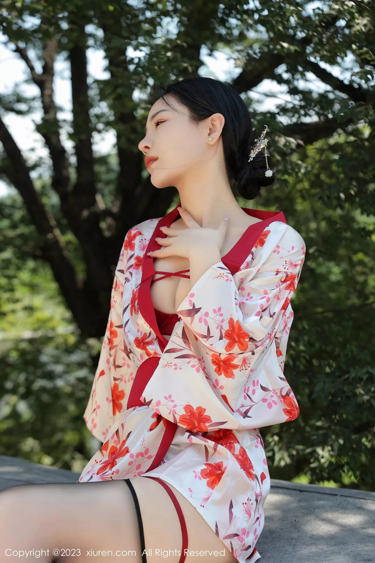 模特米粒子脱性感和服露红色蕾丝内衣配黑丝吊袜迷人诱惑写真50P-第1章-图片1