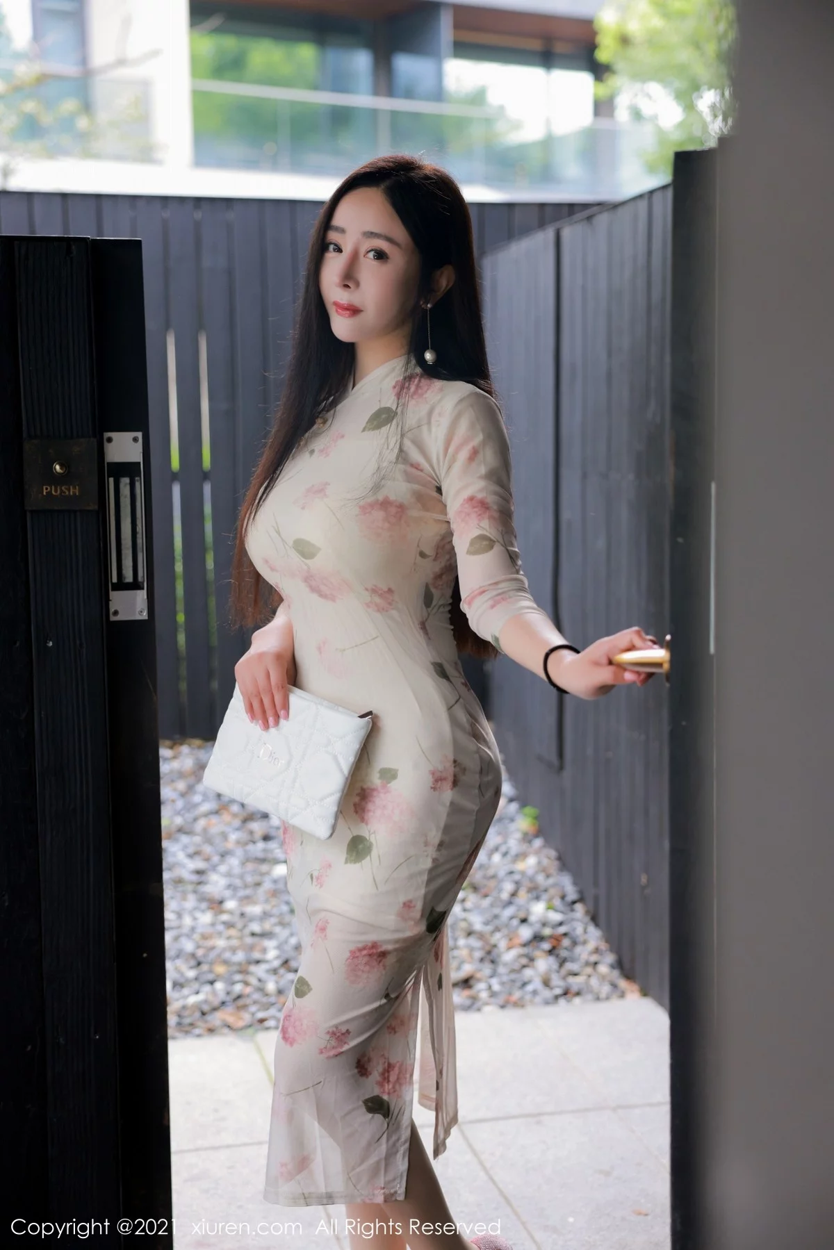 女神允爾高薪招兼职剧情主题诱人视觉盛宴秀丰乳肥臀诱惑写真82P-第1章-图片3