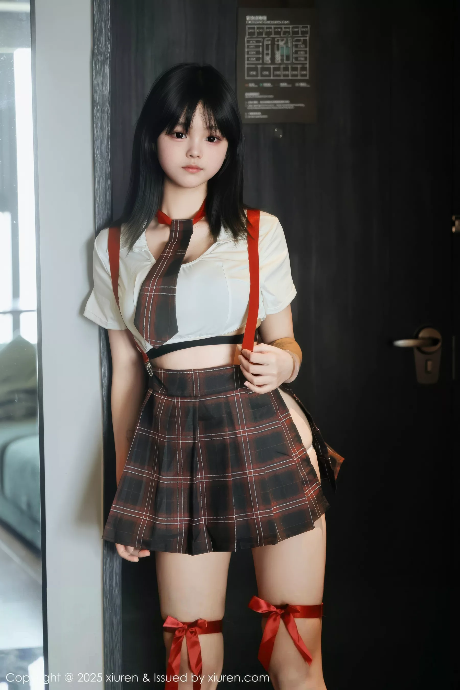 模特小泠性感短款上衣露黑色内衣配格子裙秀丰满身材诱惑写真58P-第1章-图片1