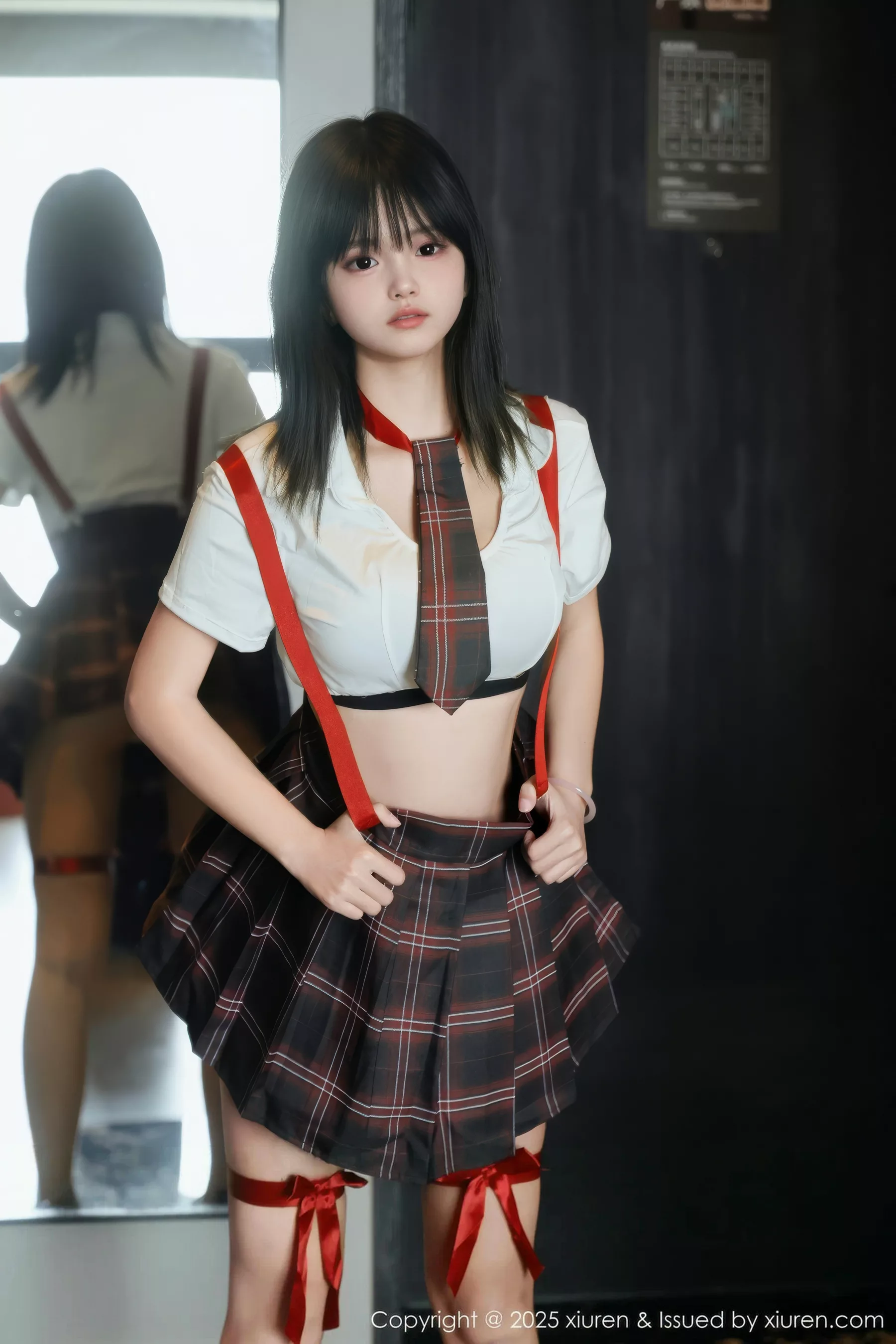 模特小泠性感短款上衣露黑色内衣配格子裙秀丰满身材诱惑写真58P-第11章-图片3