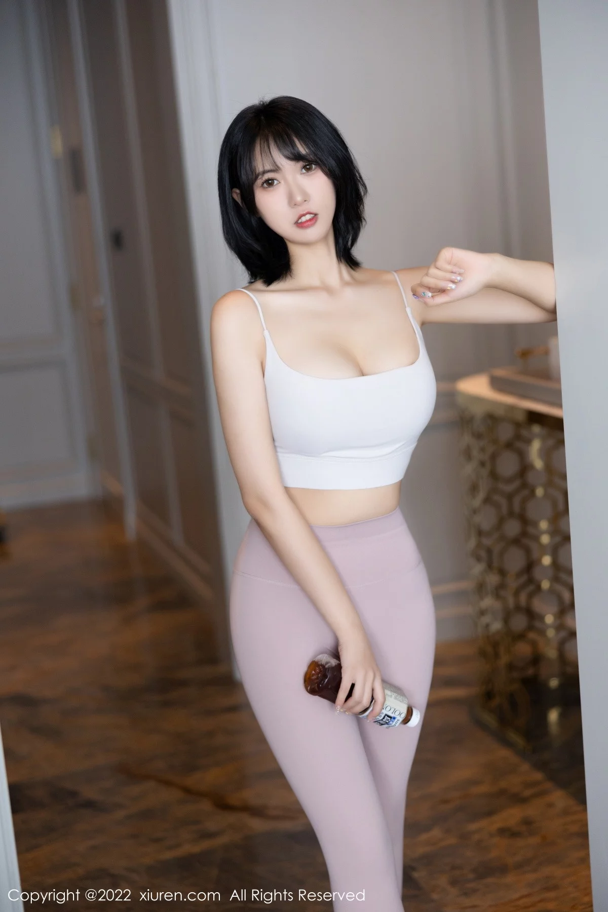模特林子遥性感浅色瑜伽服半脱露超薄无内肉丝秀翘臀诱惑写真88P-第1章-图片1