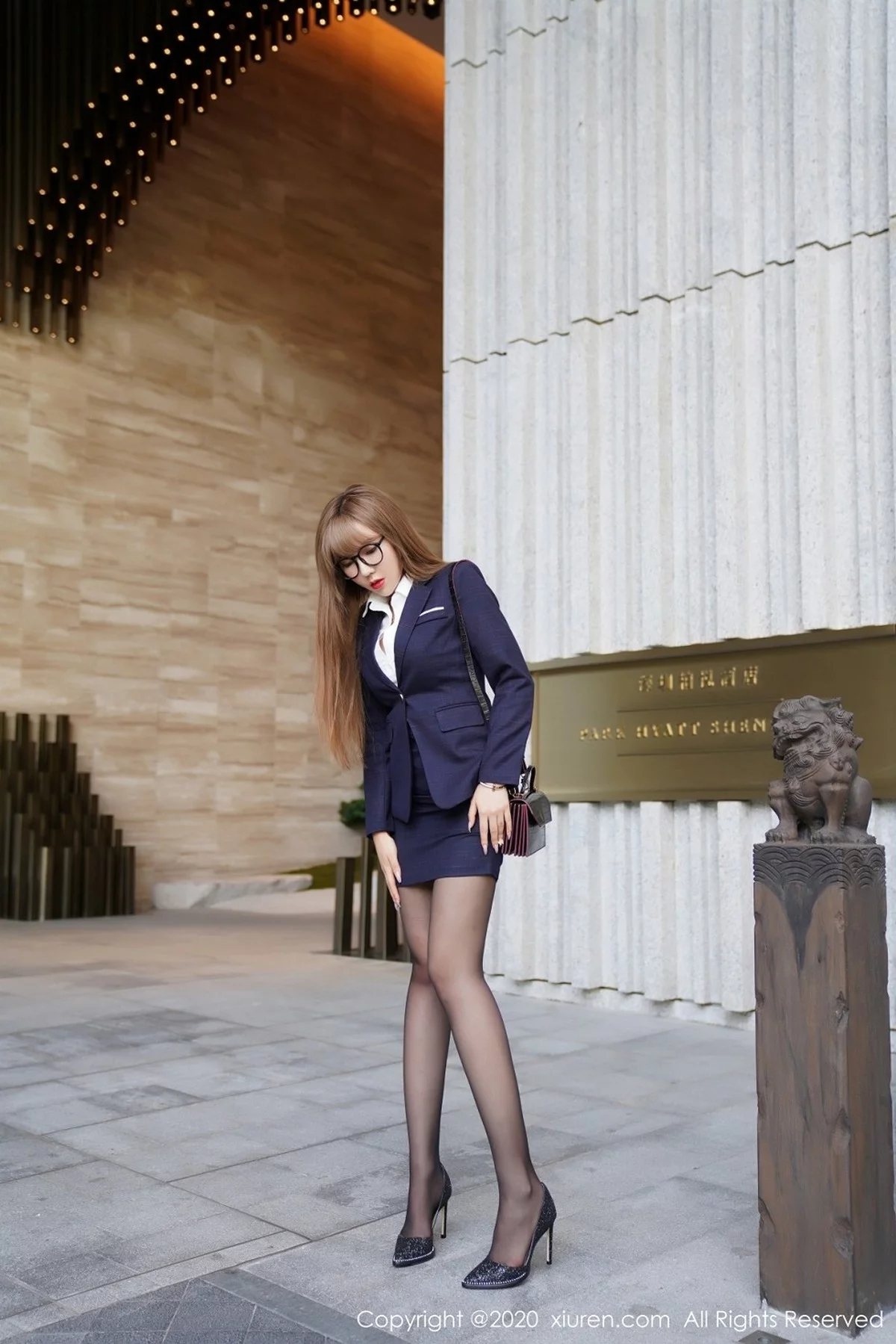 嫩模柴婉艺Averie剧情故事主题职业制服配开档黑丝裤袜诱惑写真88P-第1章-图片2