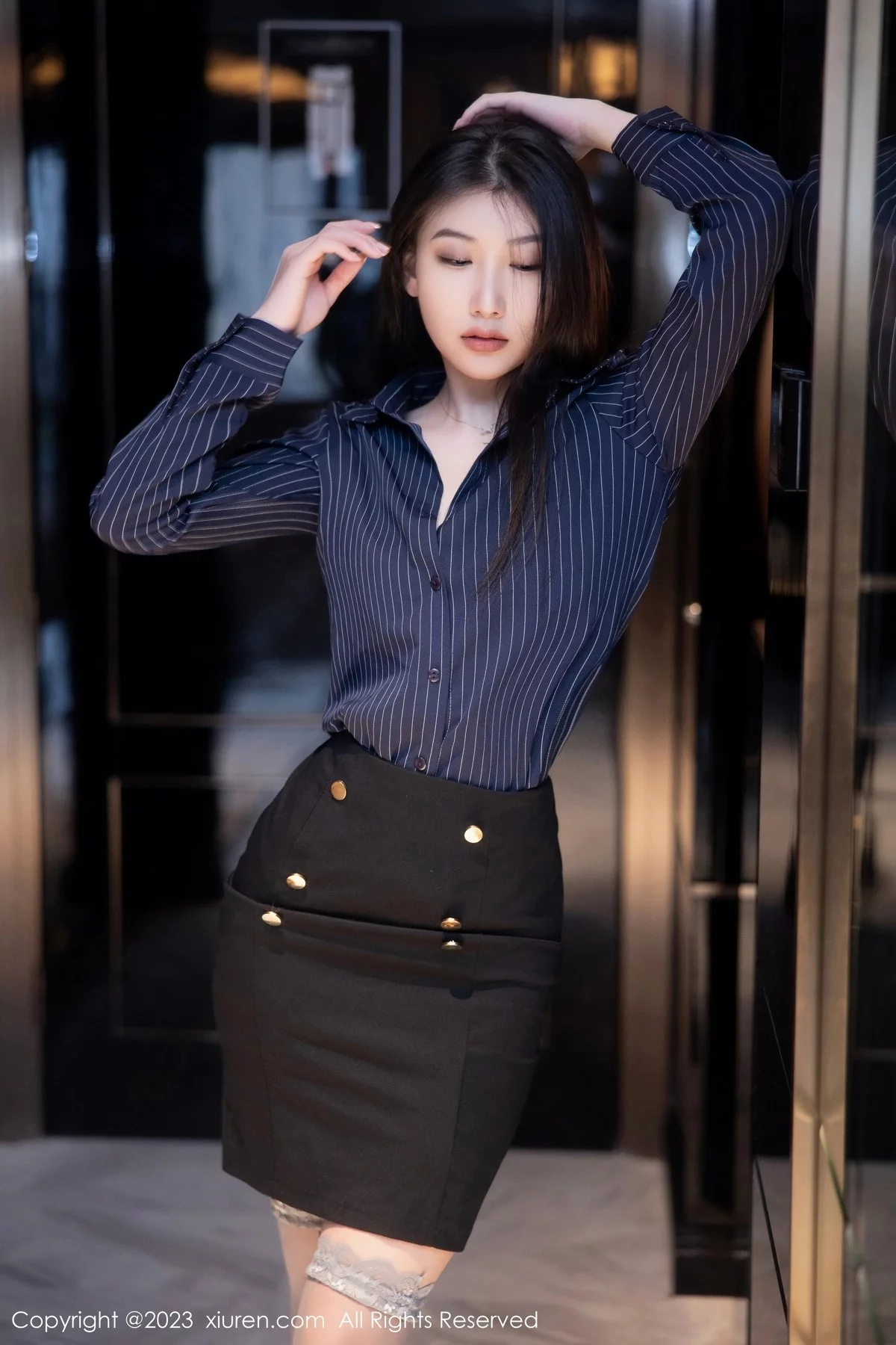 模特李佳芮cherie深色条纹服配短裙露黑色蕾丝情趣内衣诱惑写真75P-第1章-图片3