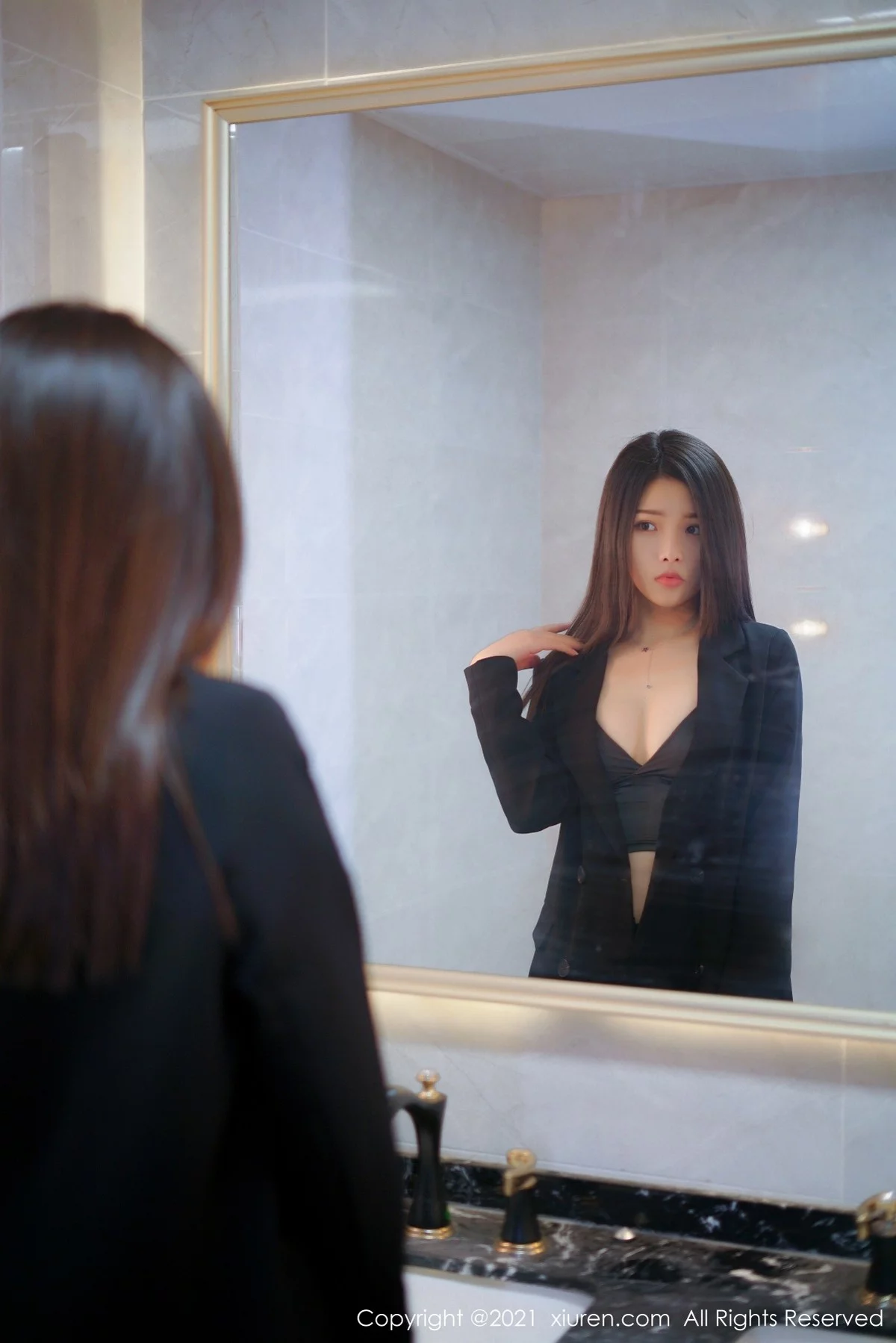 模特星萌私房浴室半脱露性感内衣配蕾丝吊袜秀浑圆翘臀诱惑写真51P-第1章-图片1