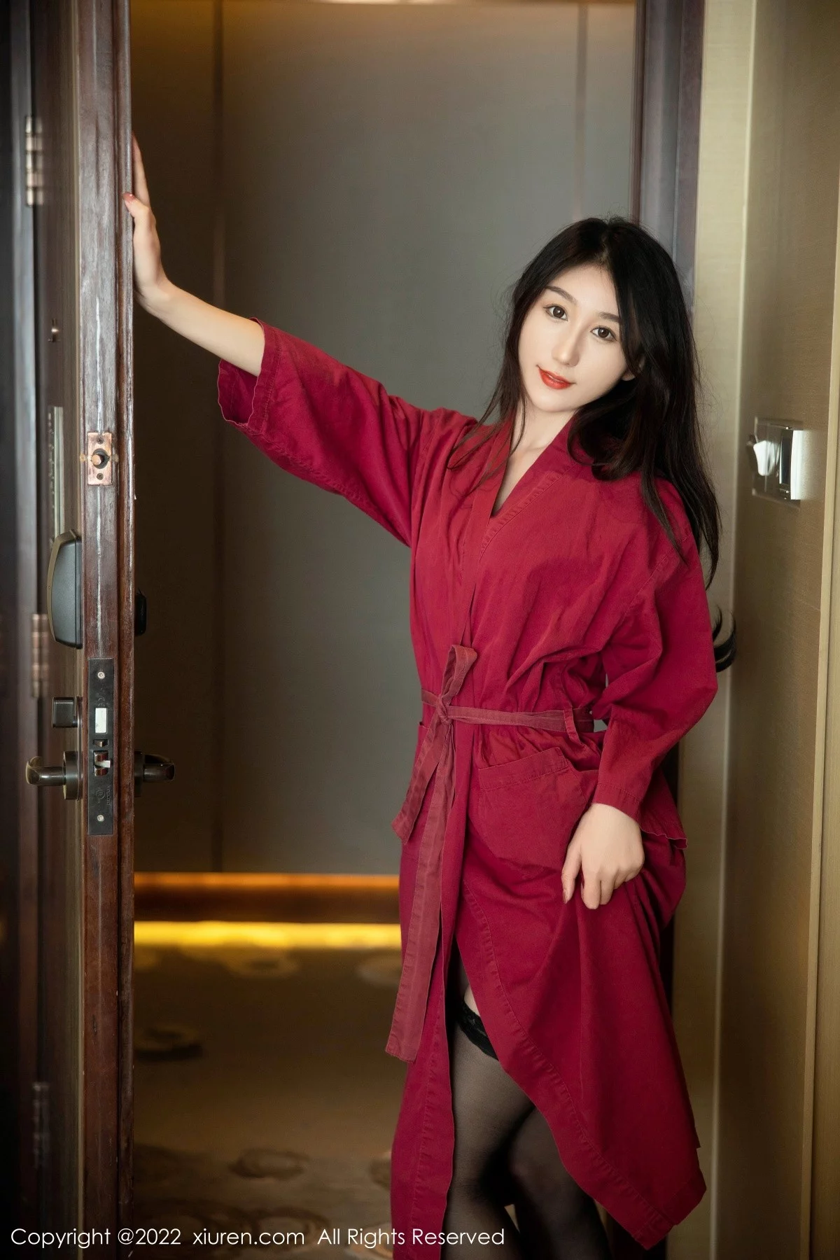 新人模特薇薇酱私房性感红色浴袍露黑色蕾丝内衣完美诱惑写真80P-第1章-图片3