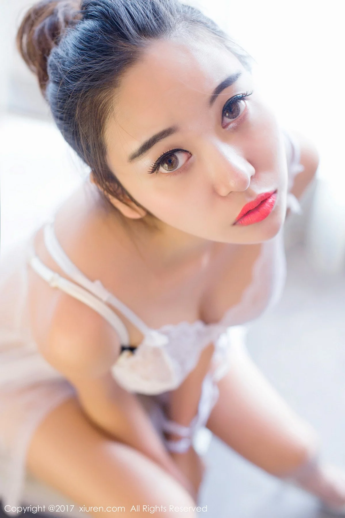 嫩模李梓熙白色蕾丝睡衣+半截死库水爆乳喷血诱惑写真42P-第1章-图片1