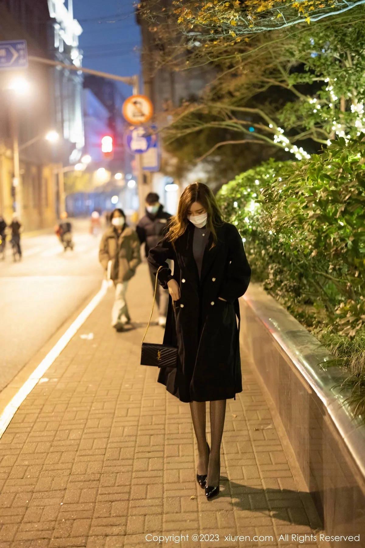 女神绮里嘉ula深灰色收身上衣配黑短裙露性感灰色内衣诱惑写真79P-第1章-图片1