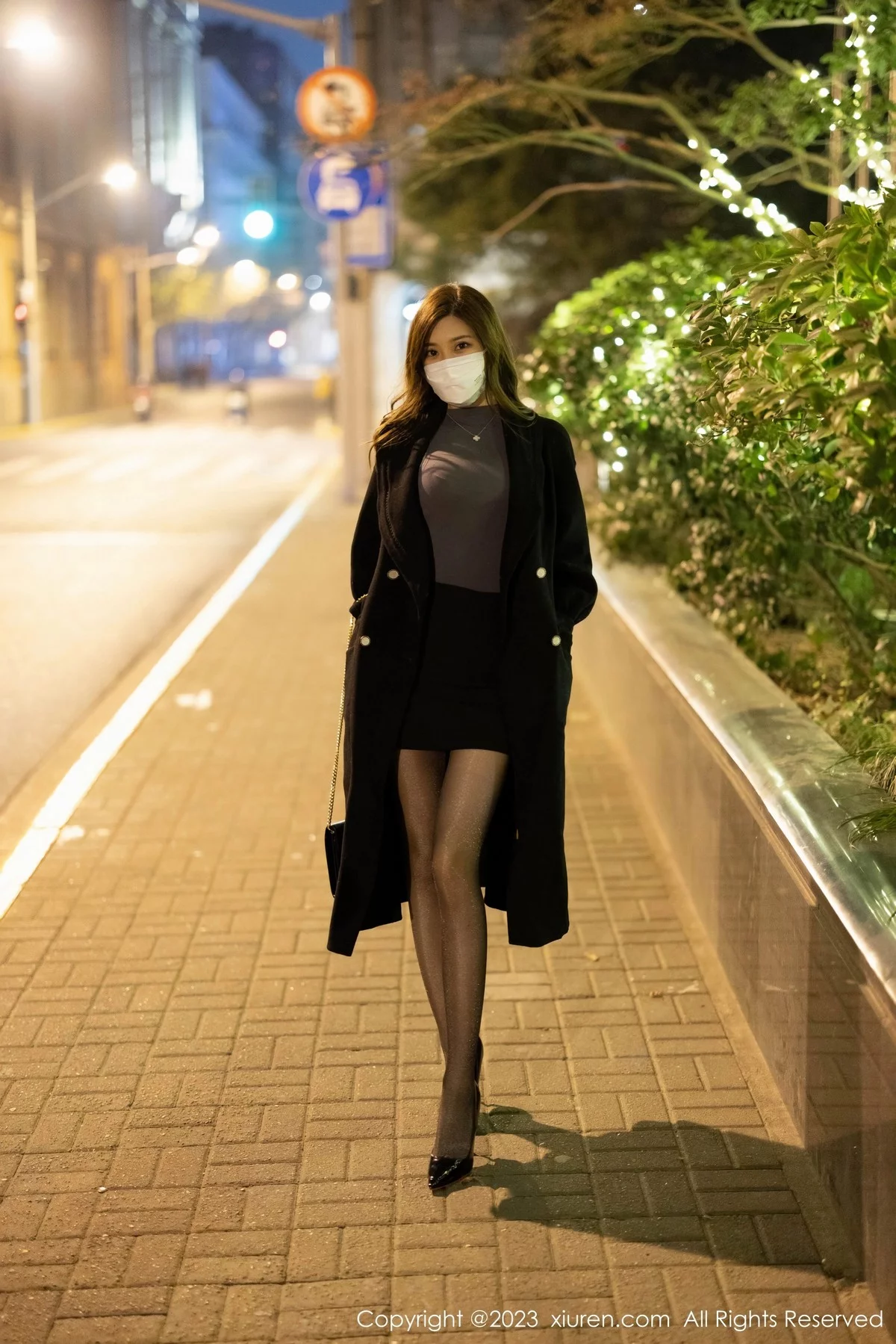 女神绮里嘉ula深灰色收身上衣配黑短裙露性感灰色内衣诱惑写真79P-第1章-图片3