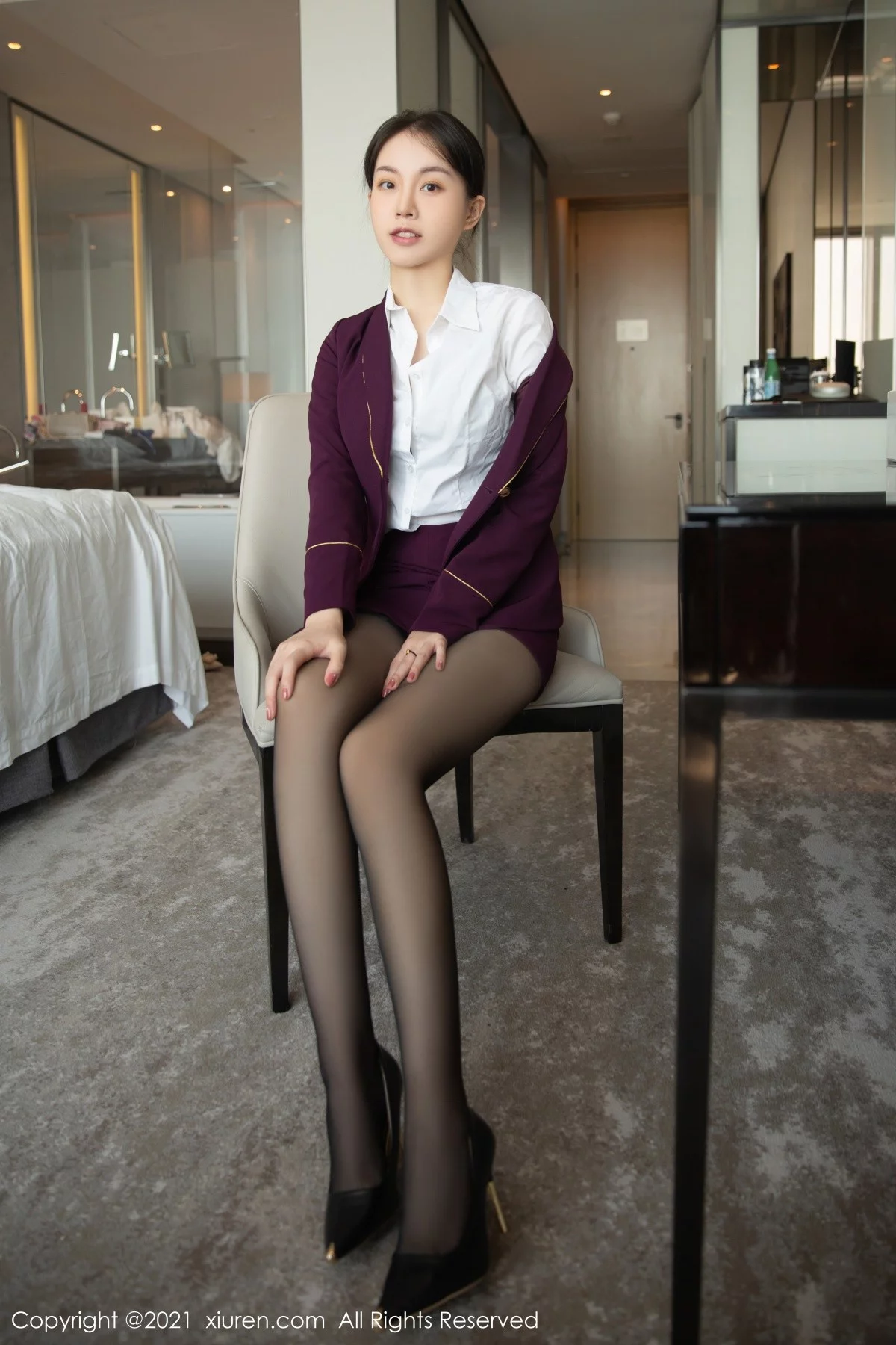 模特一颗甜蛋黄a空姐制服主题私房超薄无内黑丝裤袜诱惑写真63P-第1章-图片3