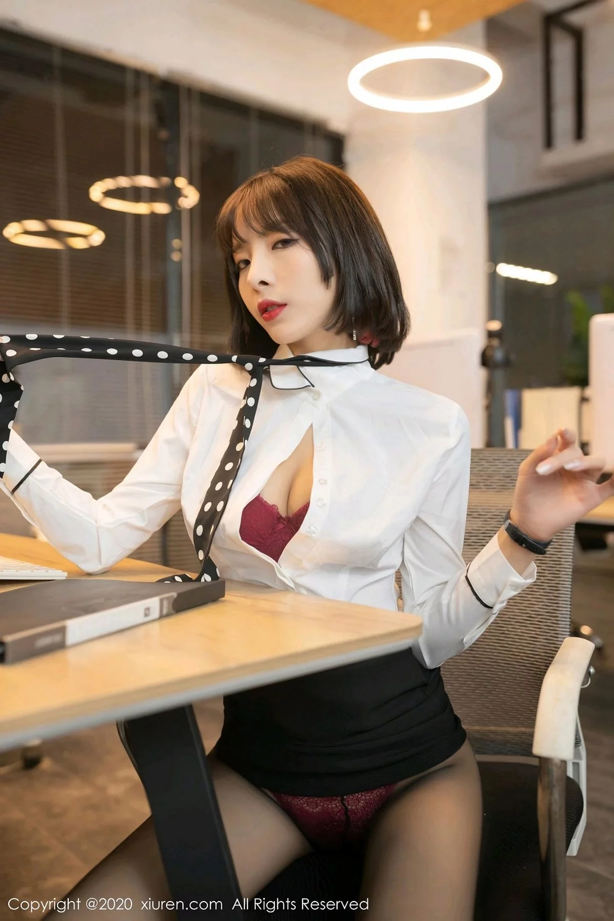 嫩模陈小喵办公室邂逅主题超薄黑丝裤袜秀缕空蕾丝内裤诱惑写真90P-第1章-图片3