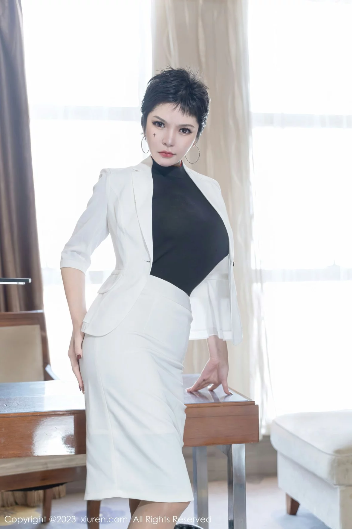 大美妞伊丽莎有点白脱白色外衣露性感红色情趣内衣惹火诱惑写真63P-第1章-图片1